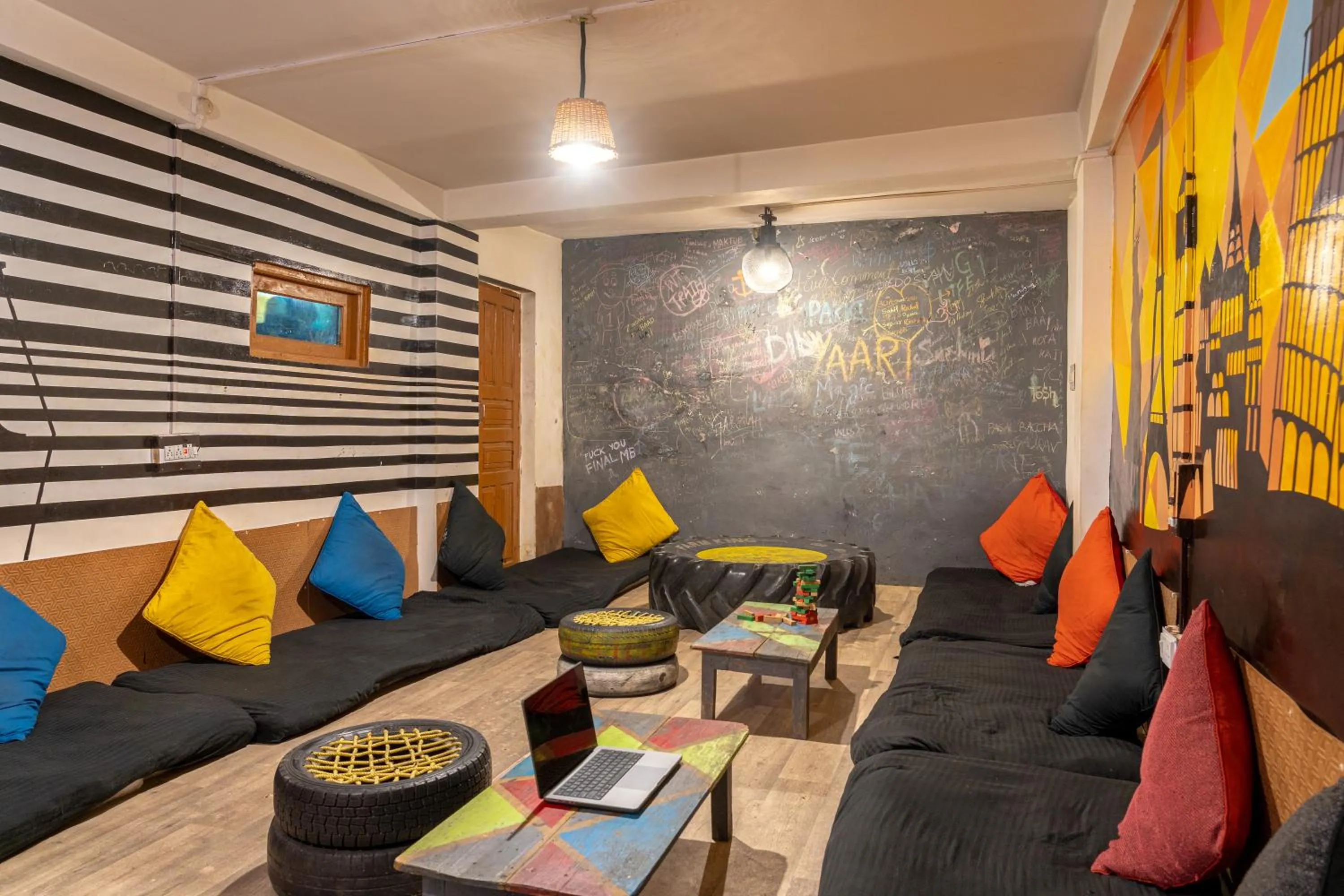 Seating area in Whoopers Hostel Tosh