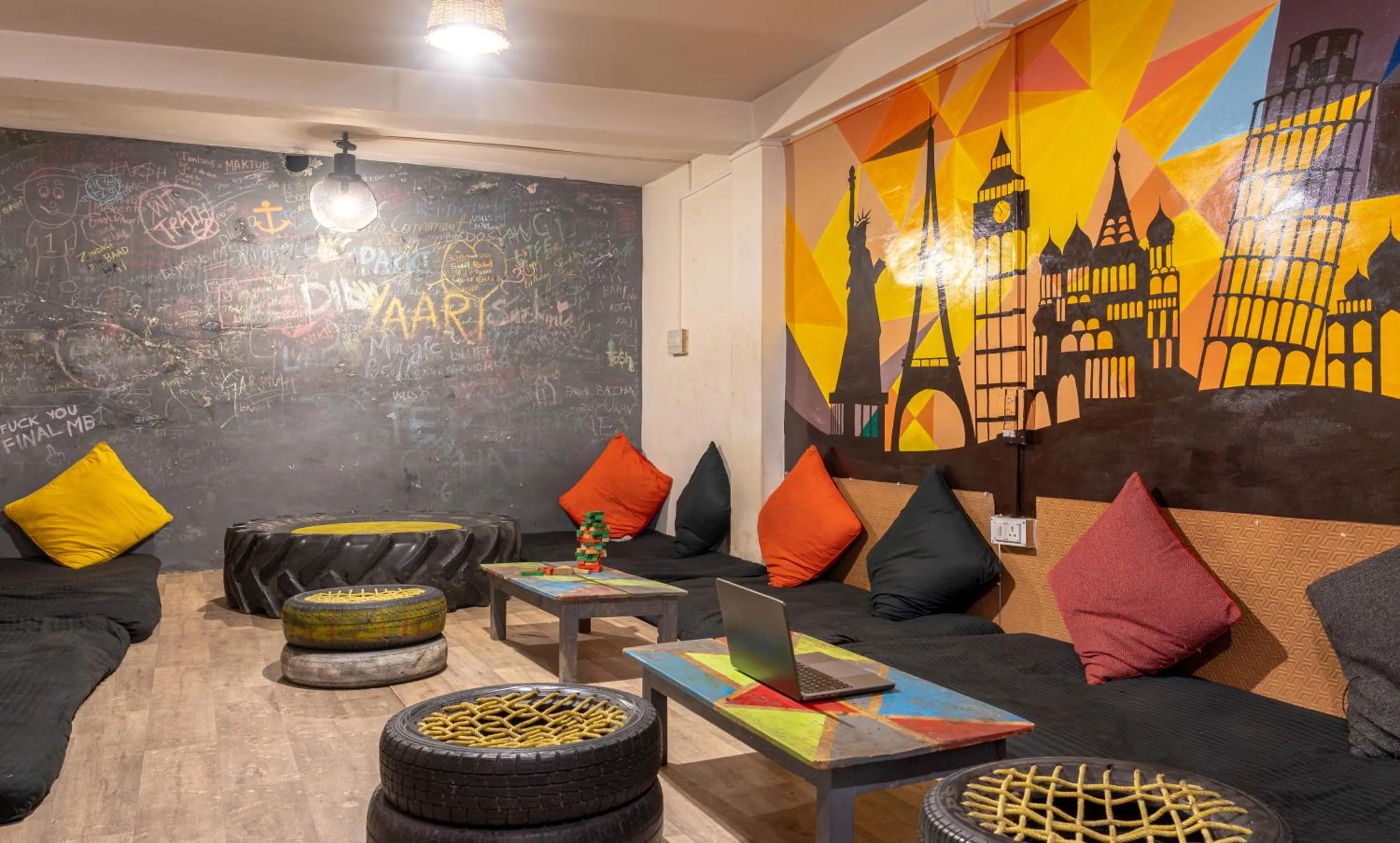 Seating area in Whoopers Hostel Tosh