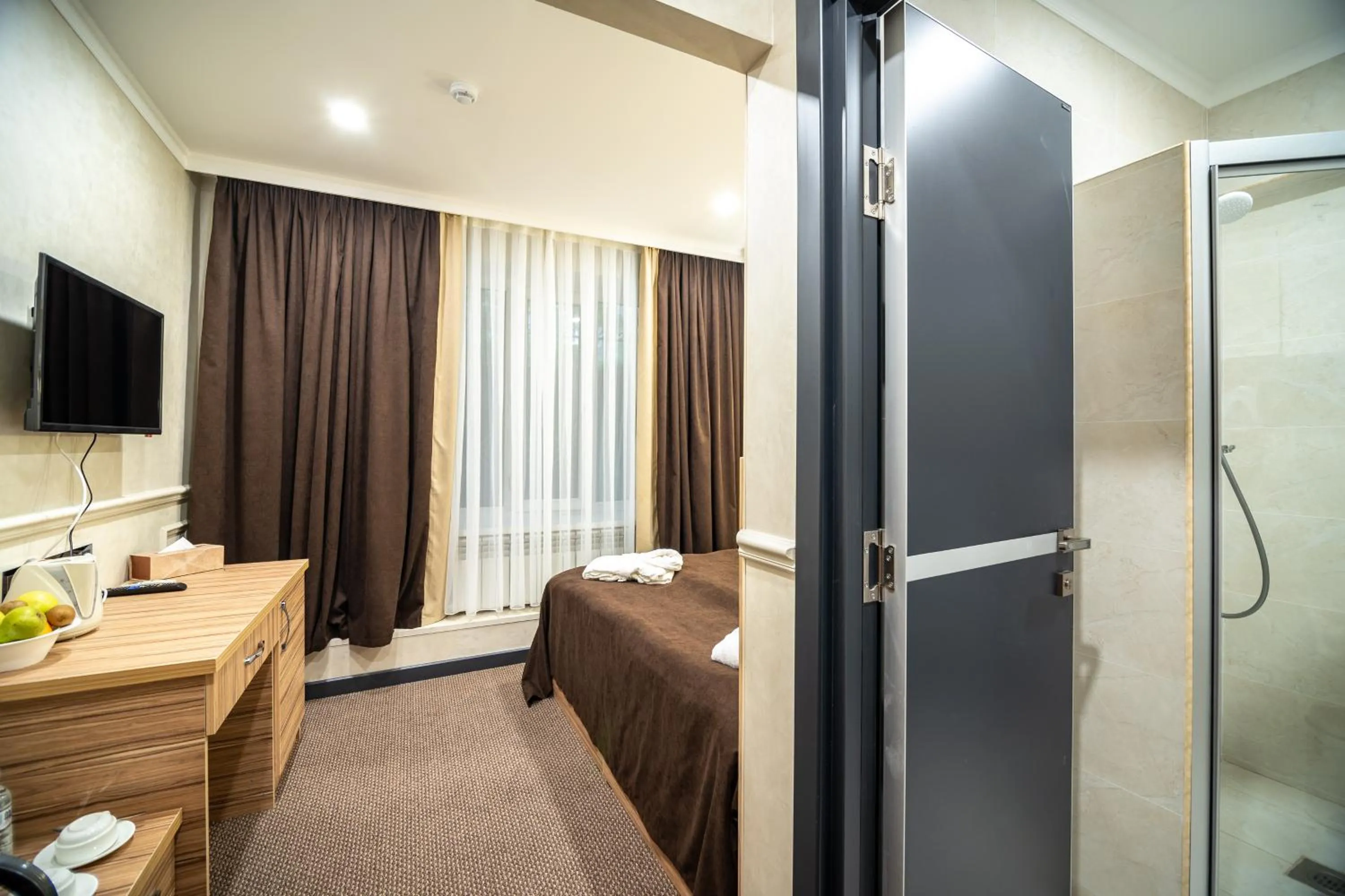 Photo of the whole room, Bed in Mildom City Hotel