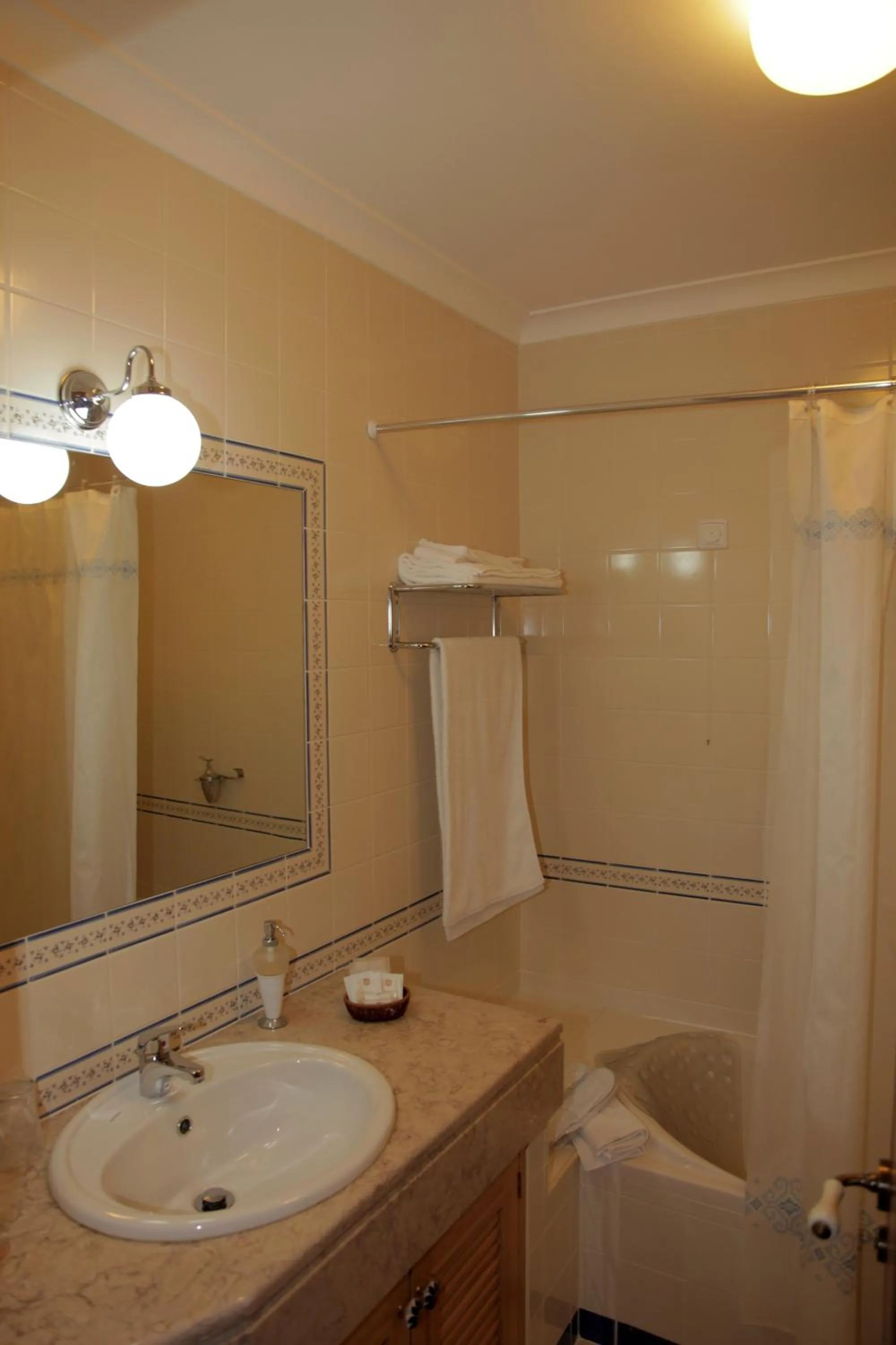 Shower in Solar Quinta de São Carlos