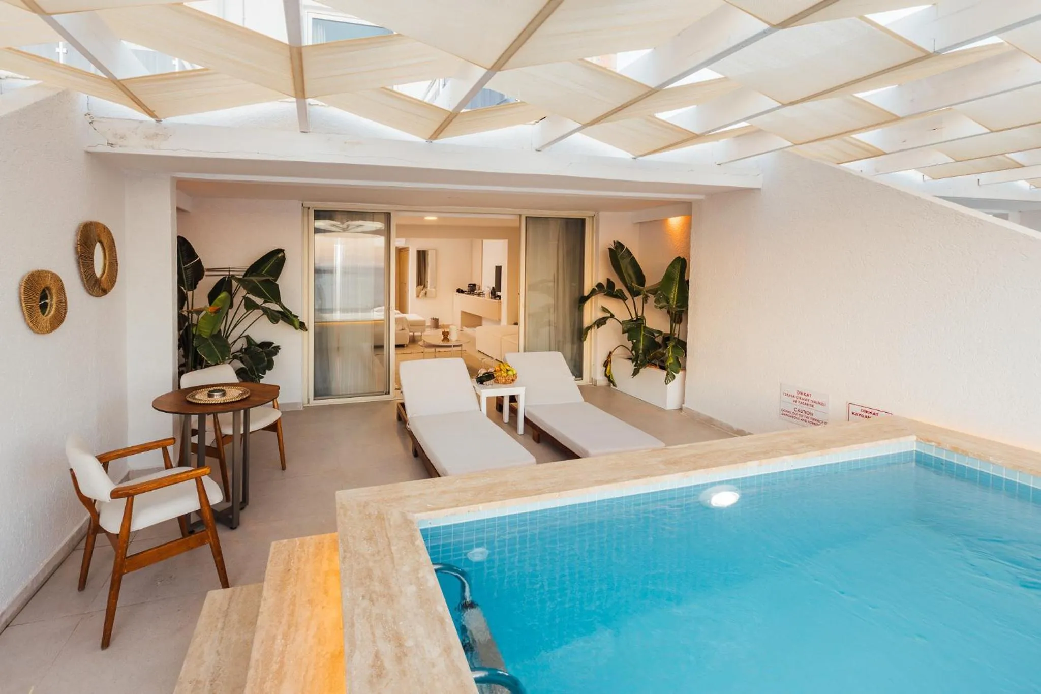 Living room in La Kumsal Hotel