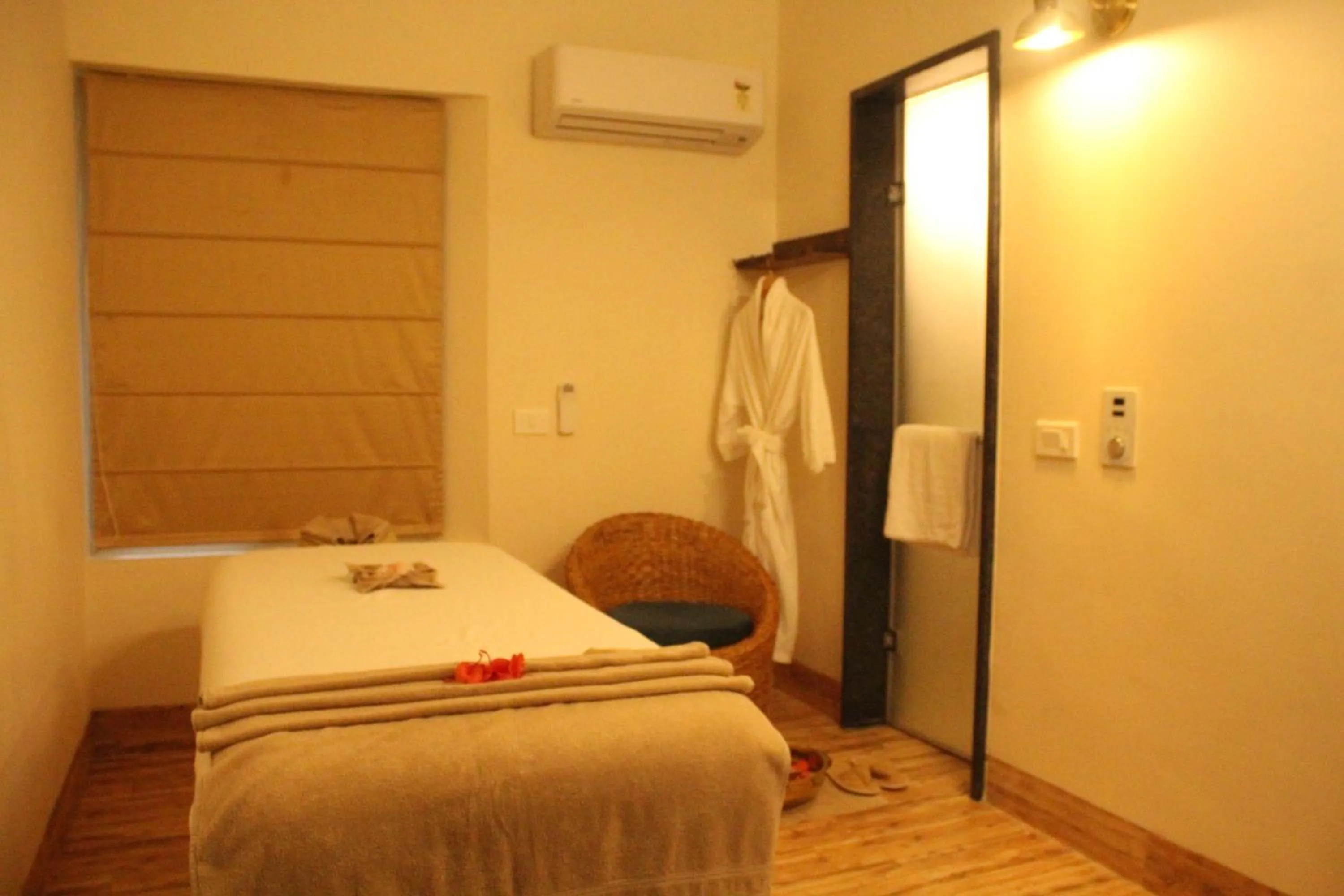 Spa and wellness centre/facilities, Bed in Araiya Palampur