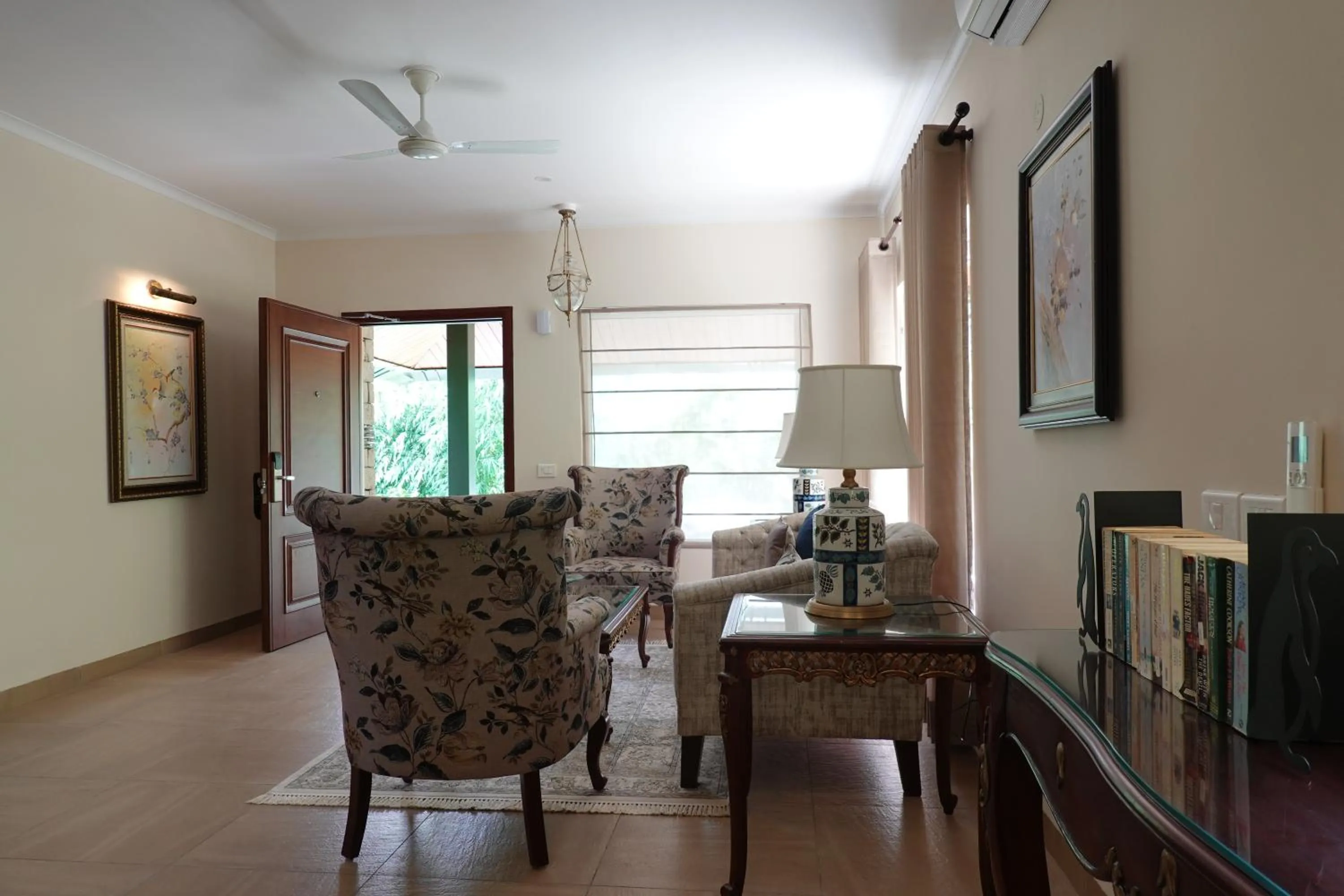 Living room in Araiya Palampur