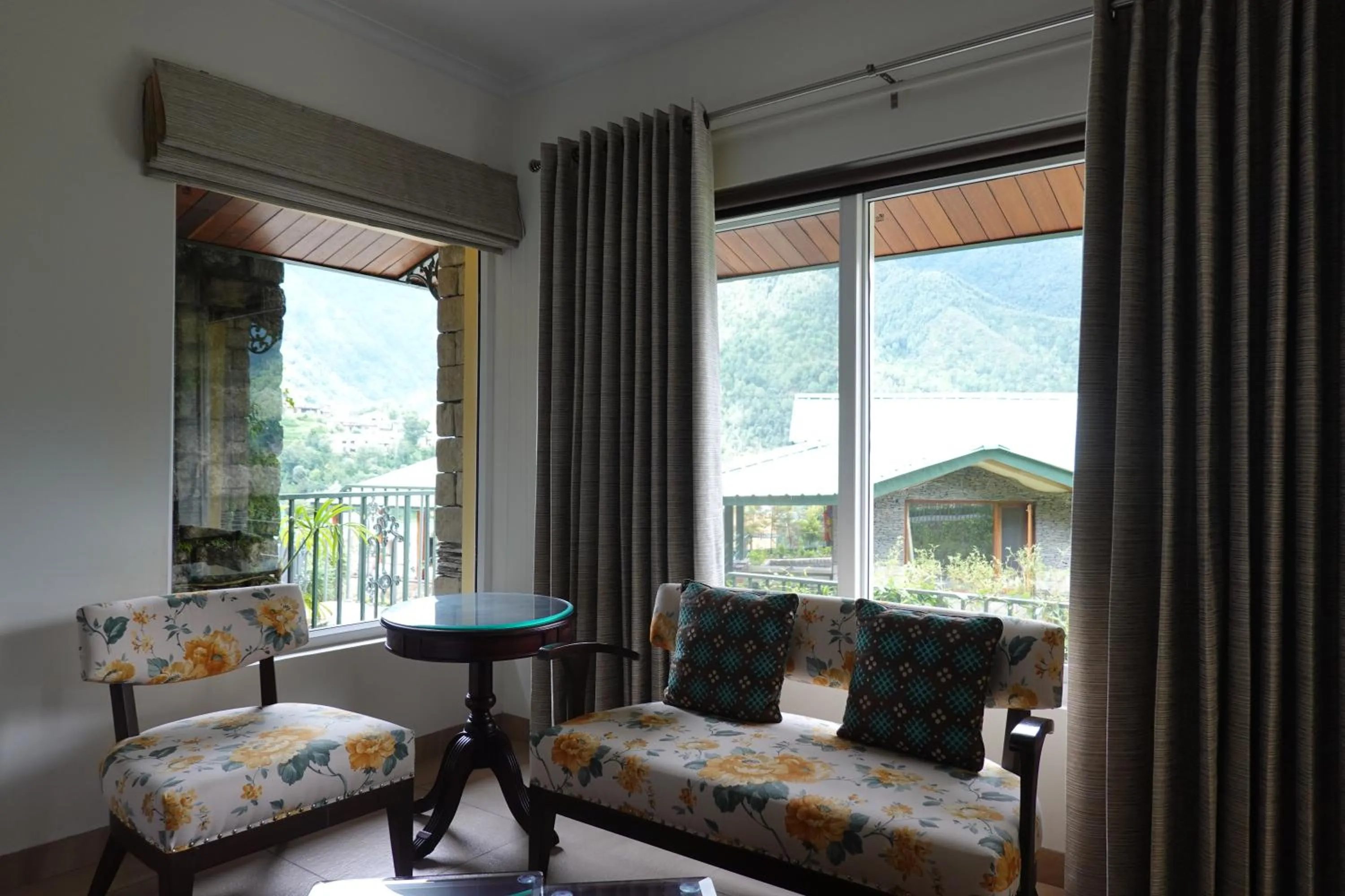 Living room in Araiya Palampur