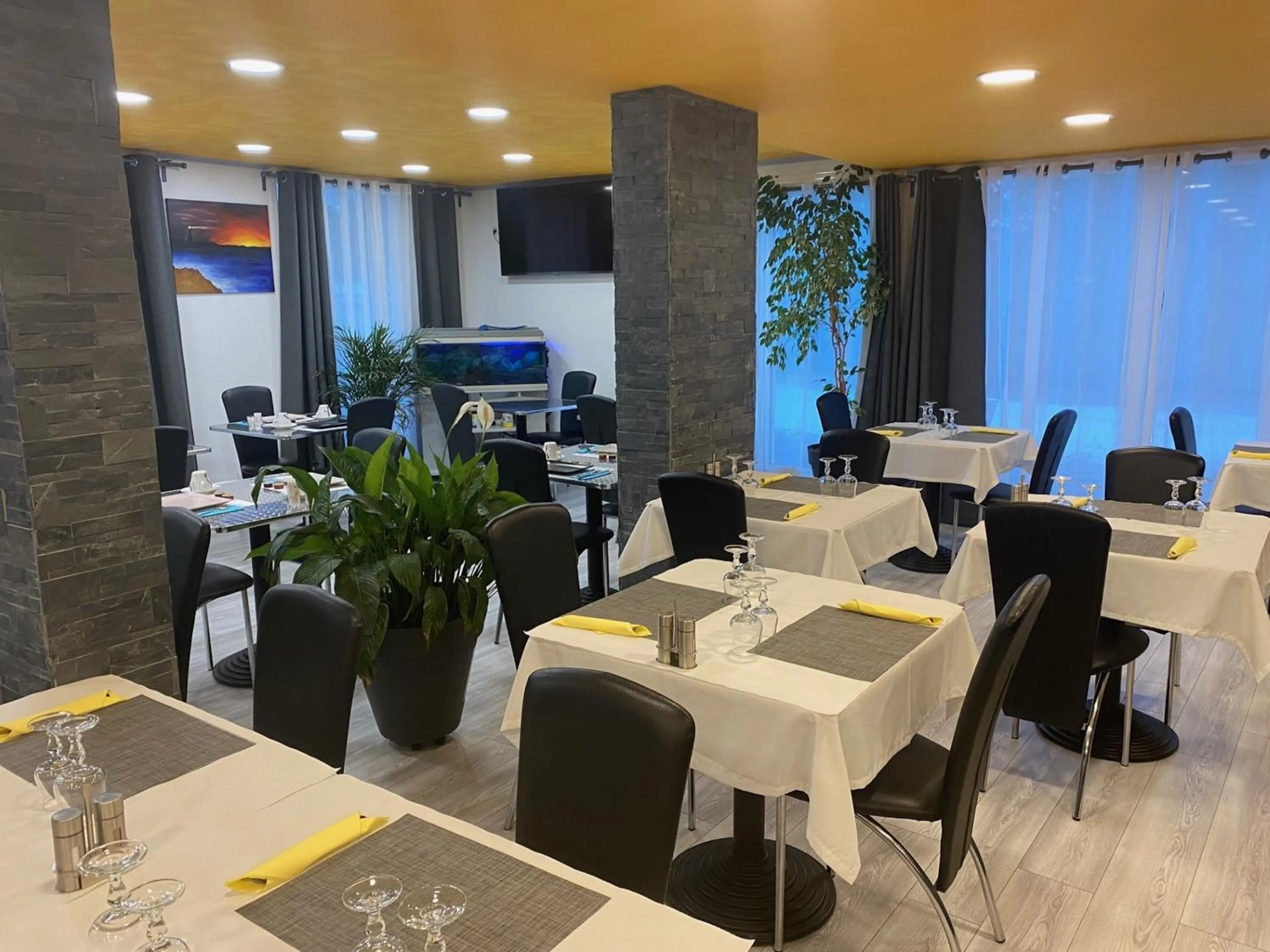 Restaurant/places to eat in LOGIS Hôtel Restaurant La Chaumière