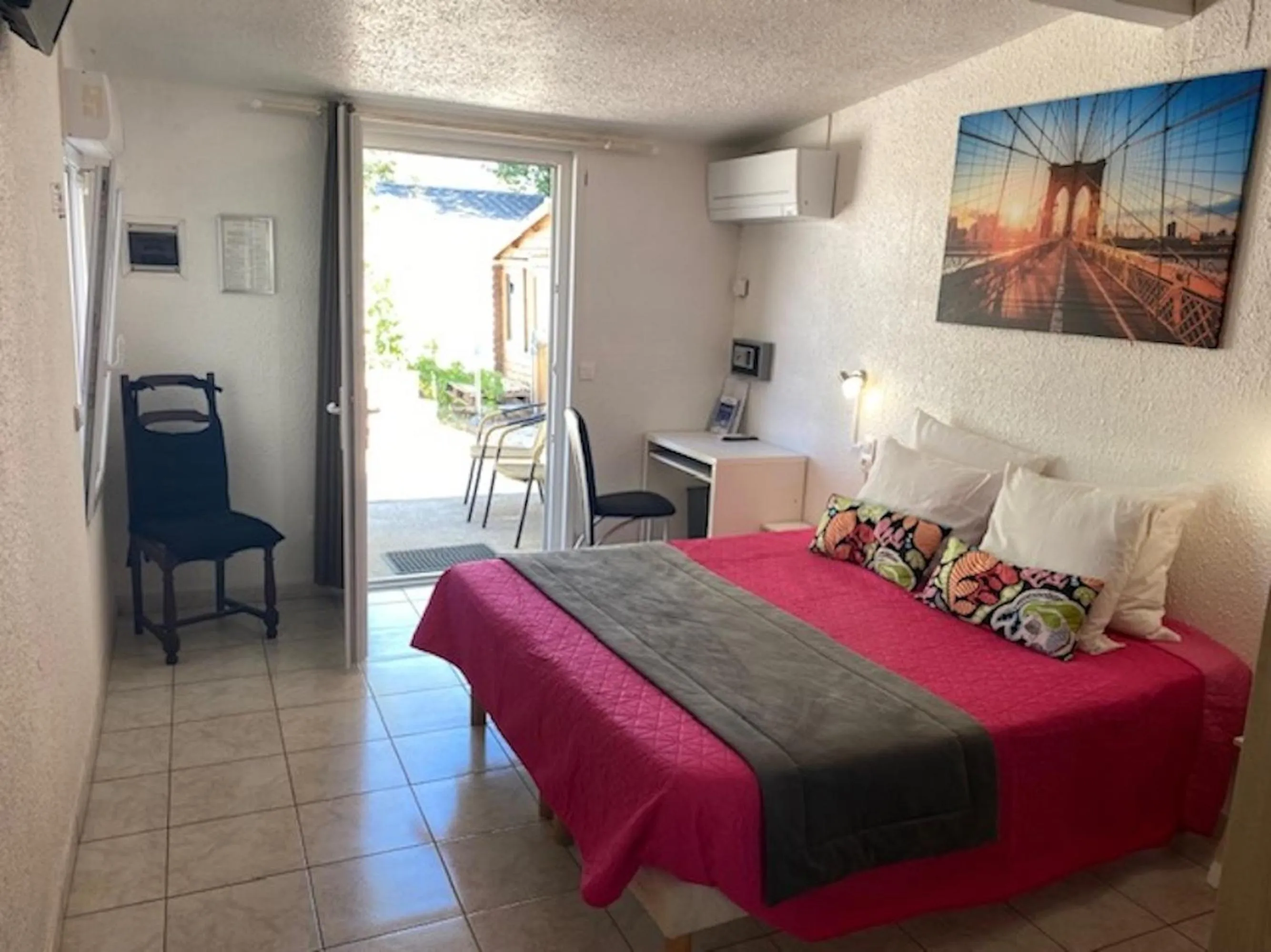 Bed in LOGIS Hôtel Restaurant La Chaumière