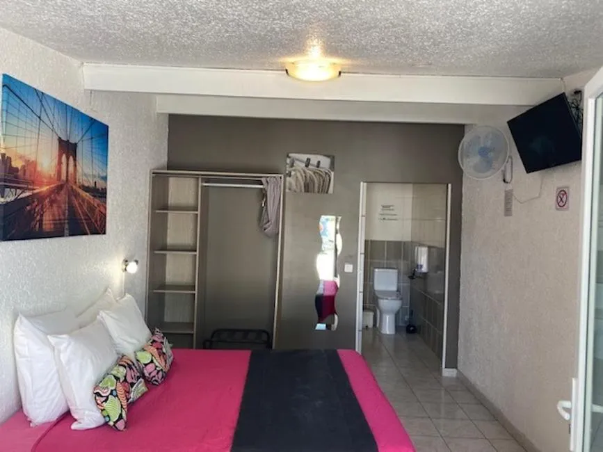 Bed in LOGIS Hôtel Restaurant La Chaumière