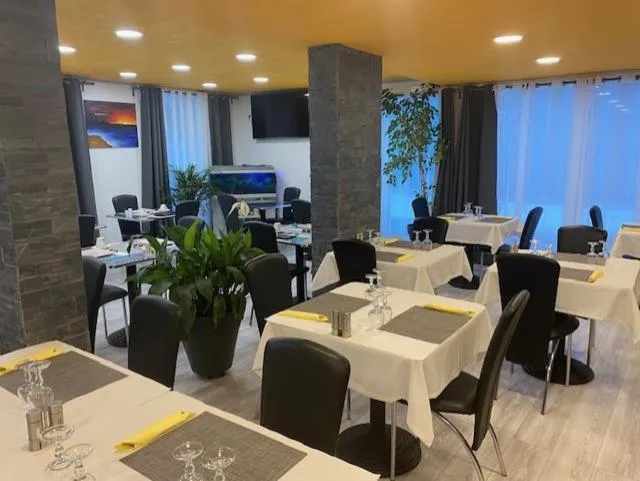 Restaurant/places to eat in LOGIS Hôtel Restaurant La Chaumière