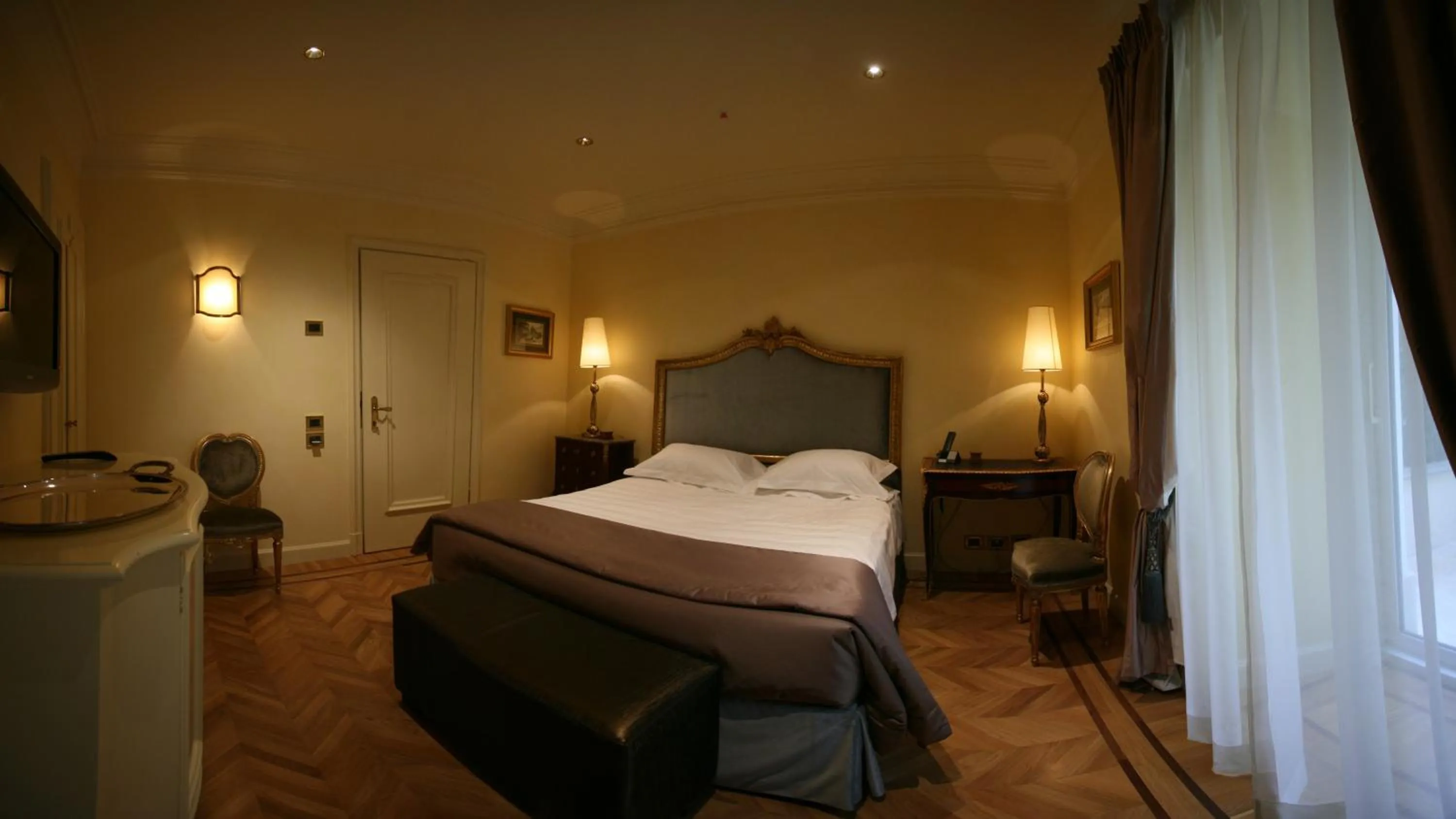Photo of the whole room, Bed in Hotel Villa Duse