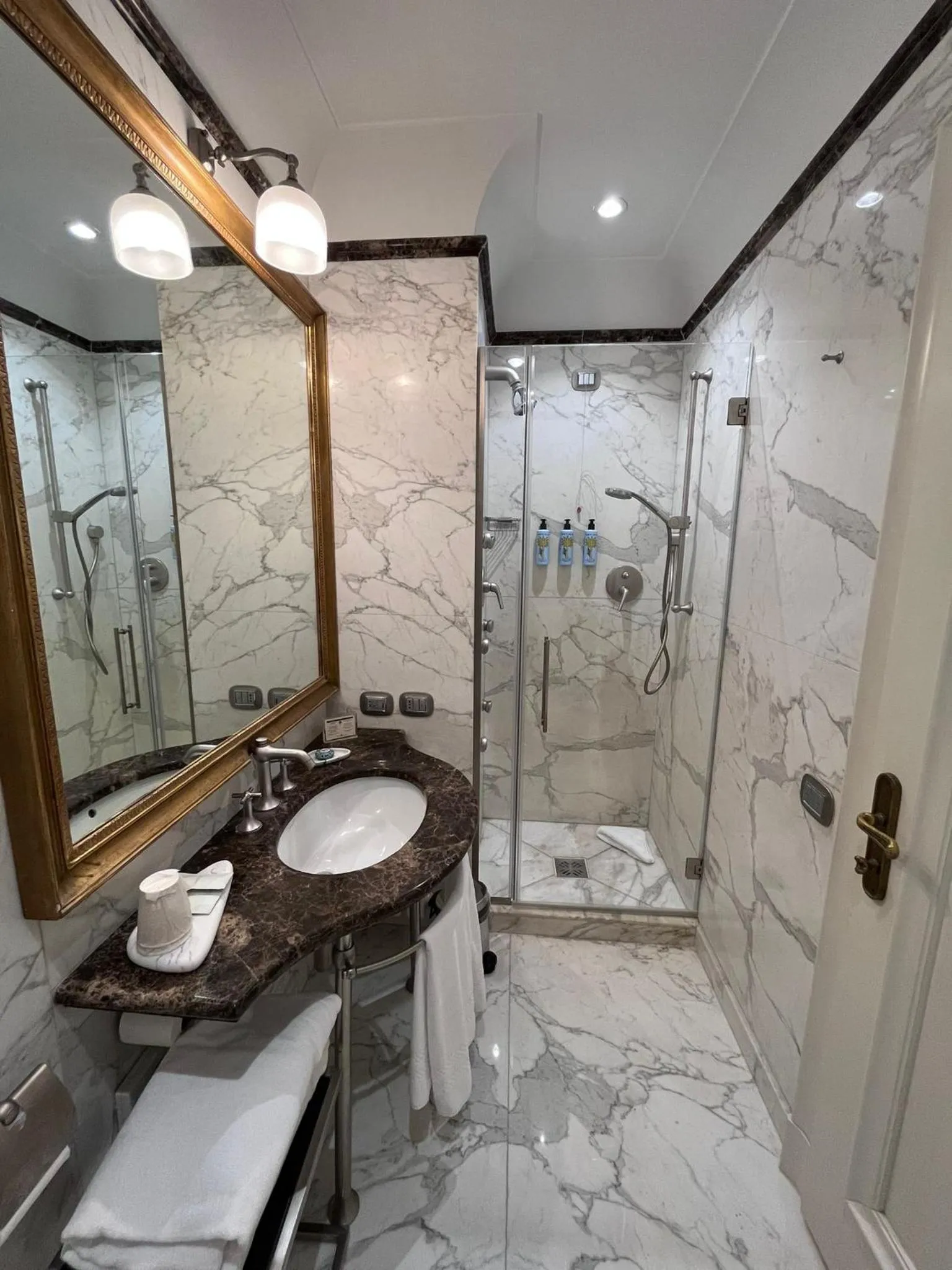 Bathroom in Hotel Villa Duse