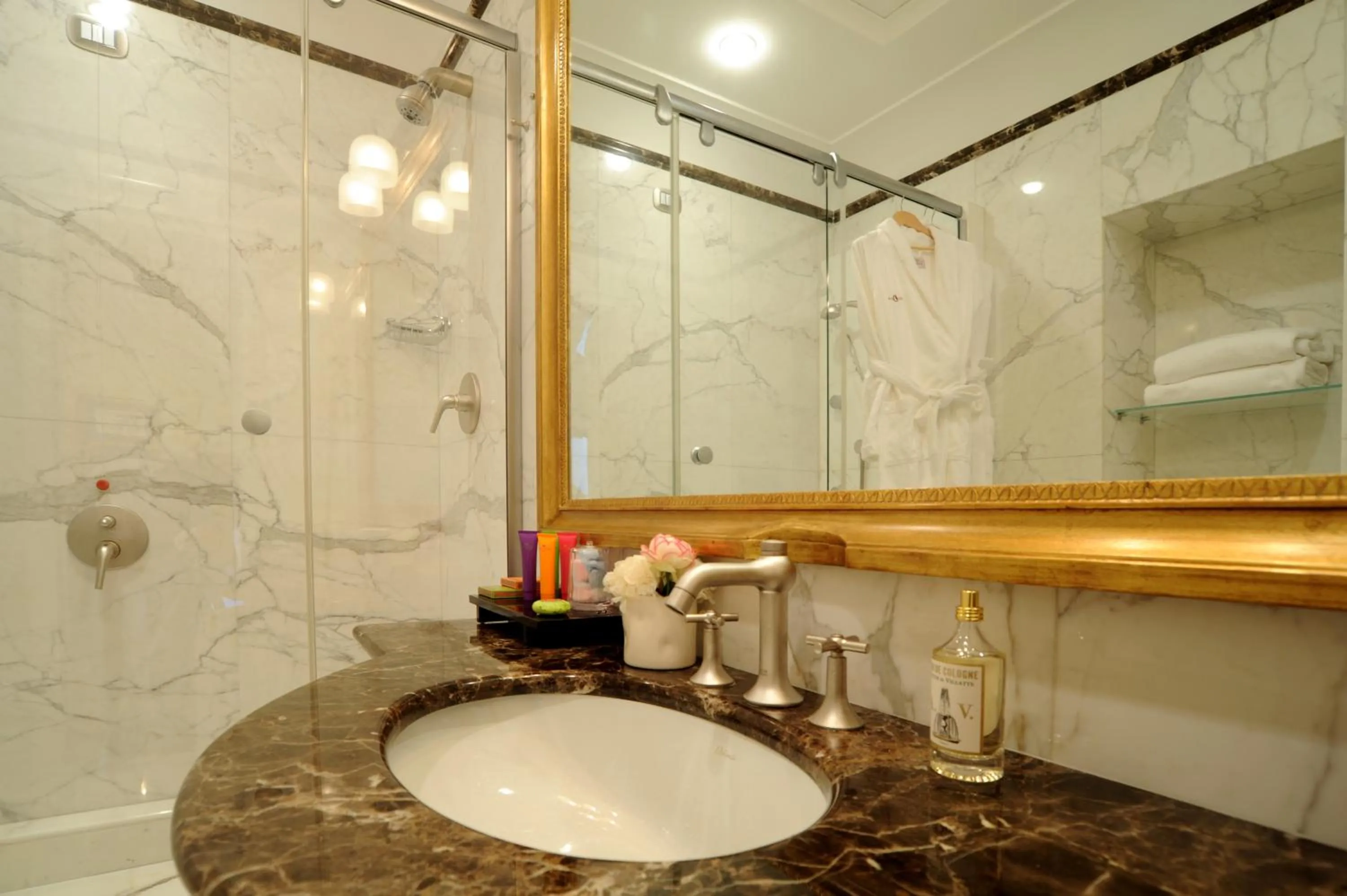 Bathroom in Hotel Villa Duse