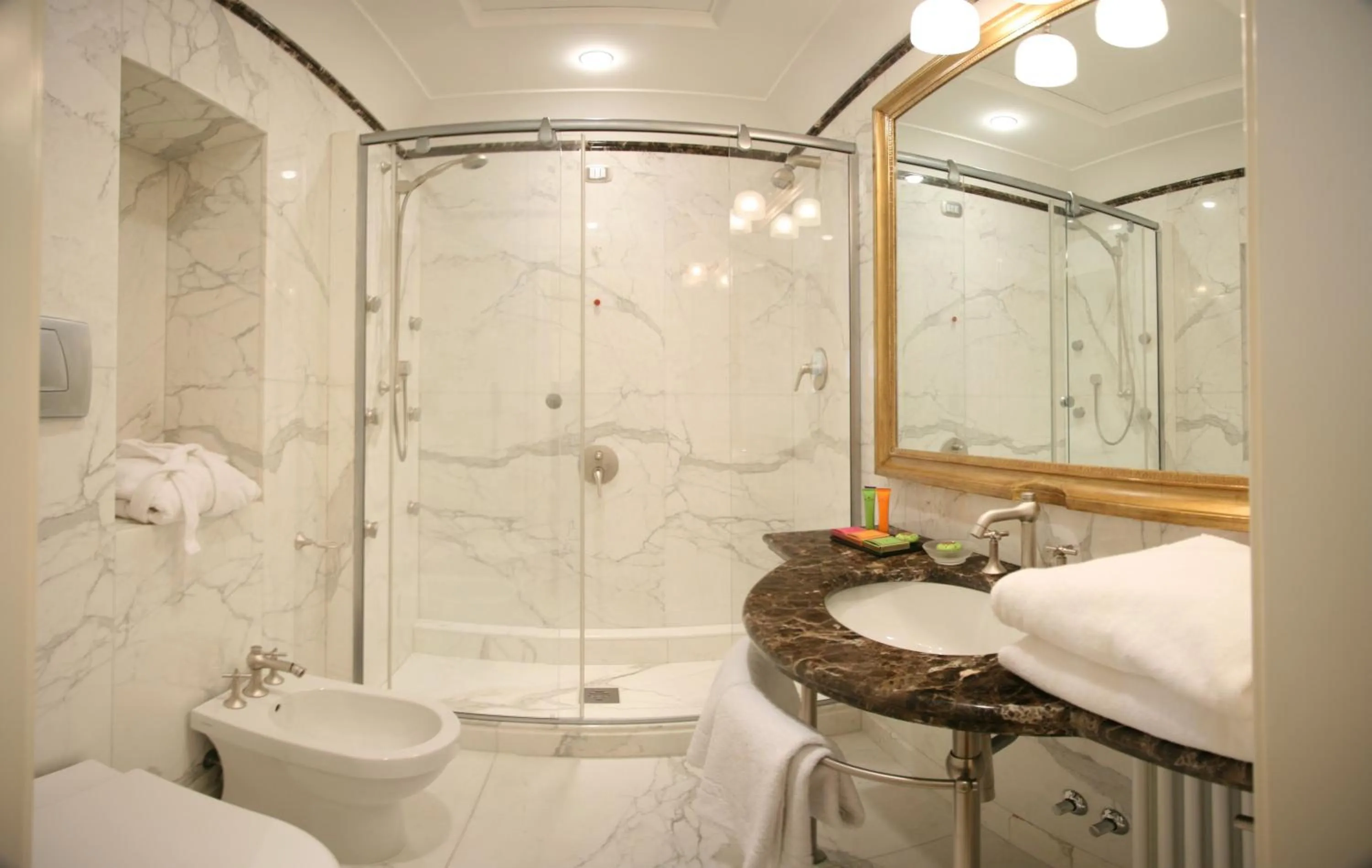 Bathroom in Hotel Villa Duse