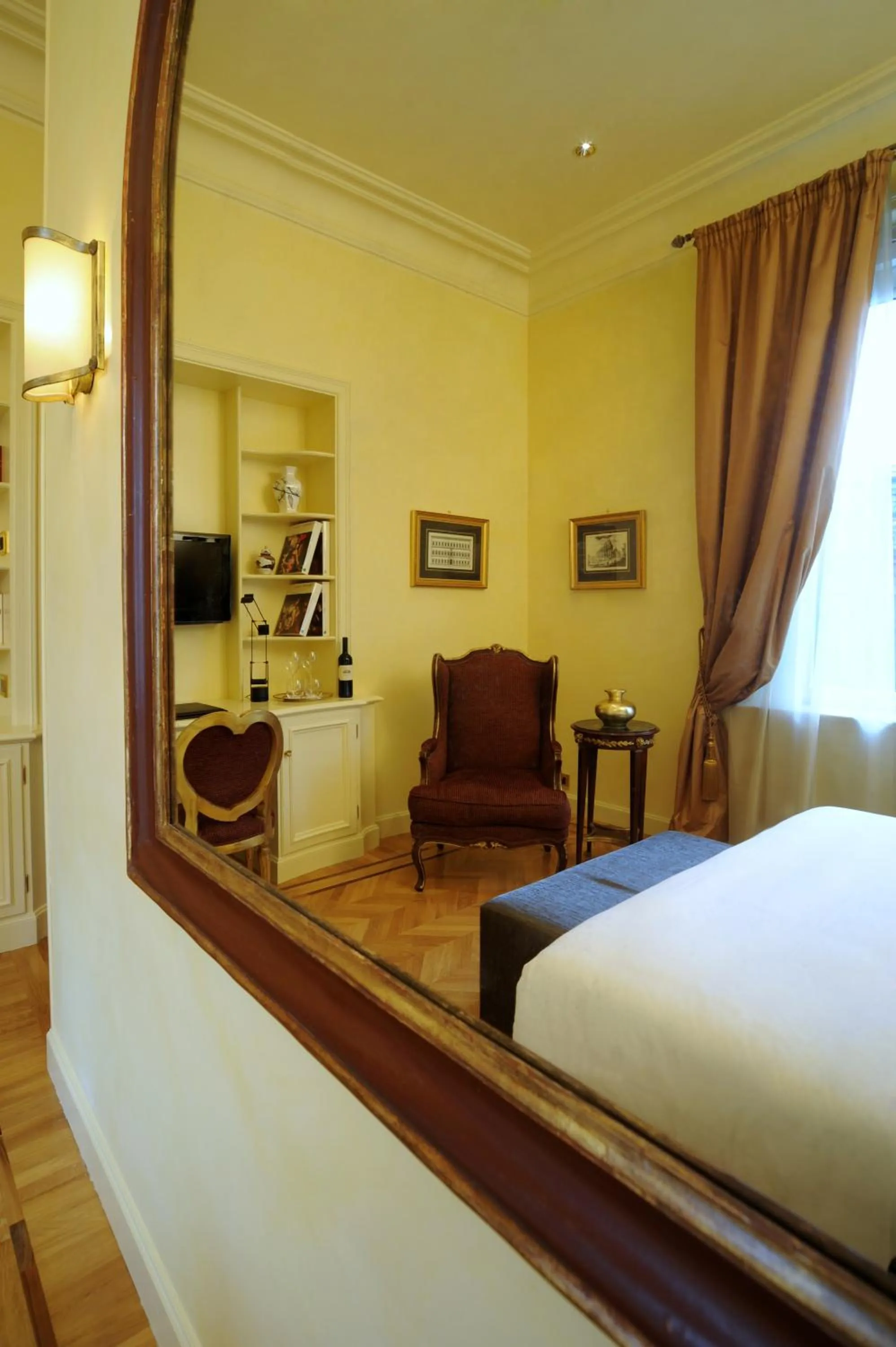 Photo of the whole room, Bed in Hotel Villa Duse