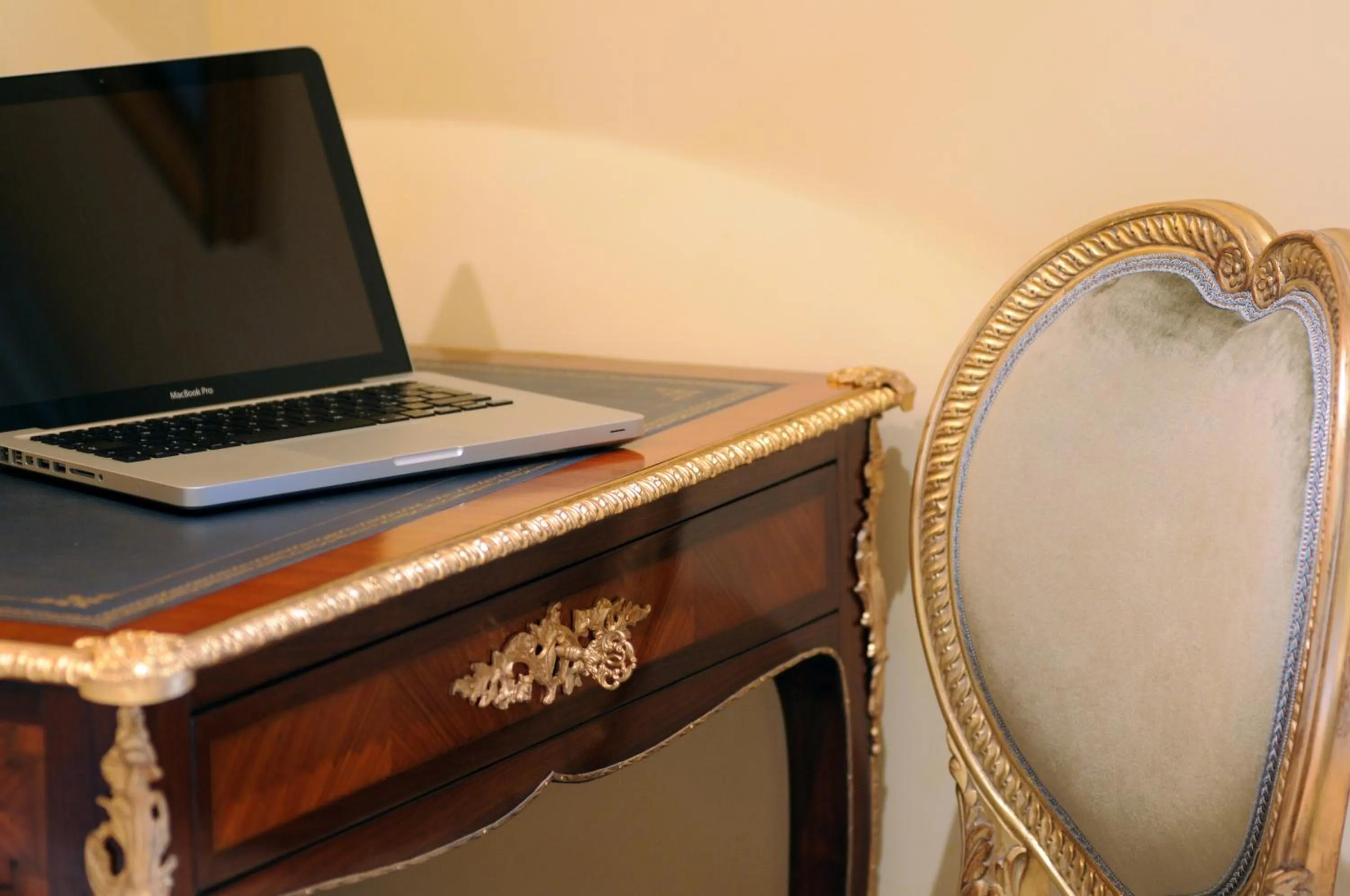 Decorative detail in Hotel Villa Duse