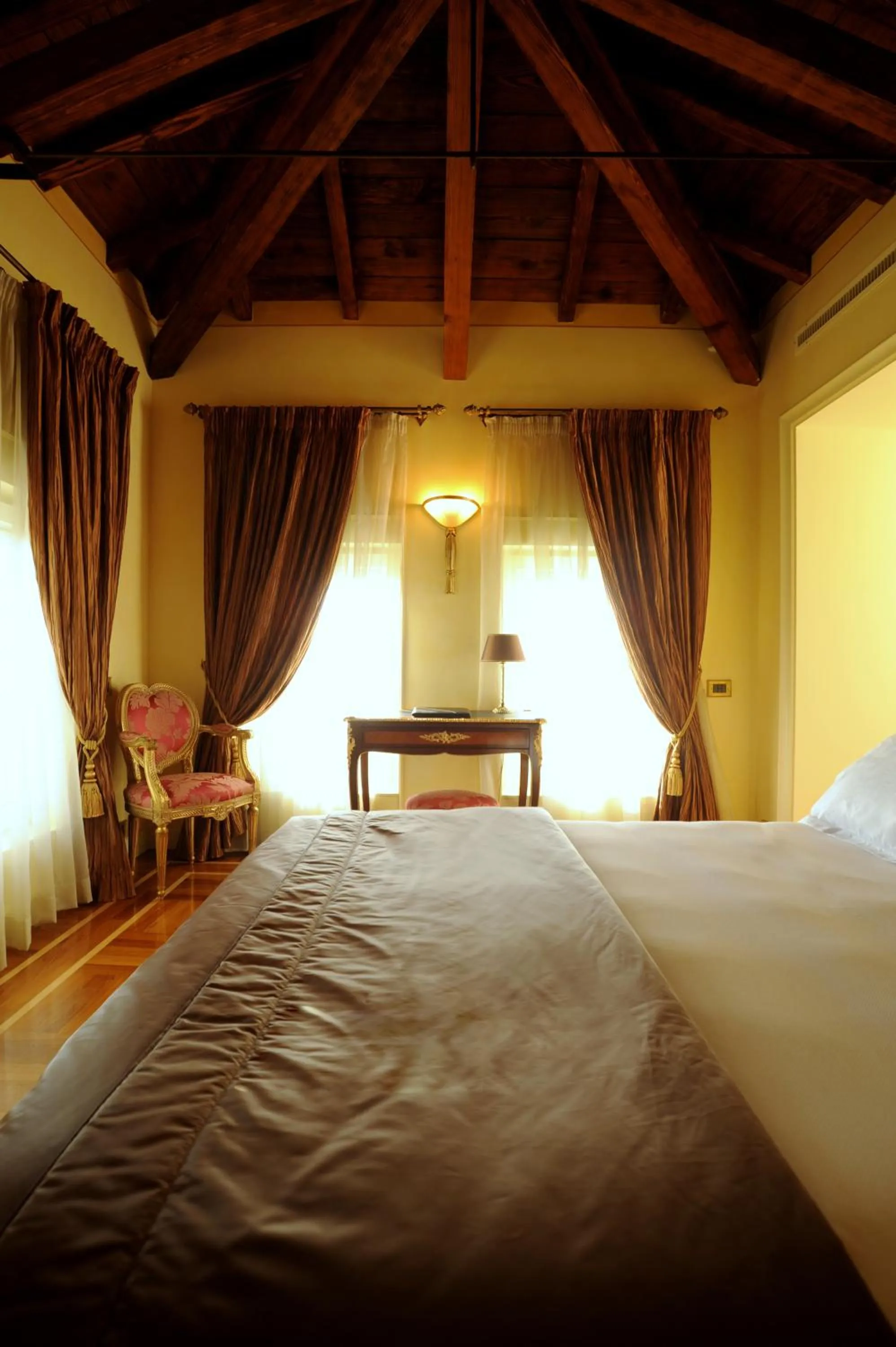 Photo of the whole room, Bed in Hotel Villa Duse