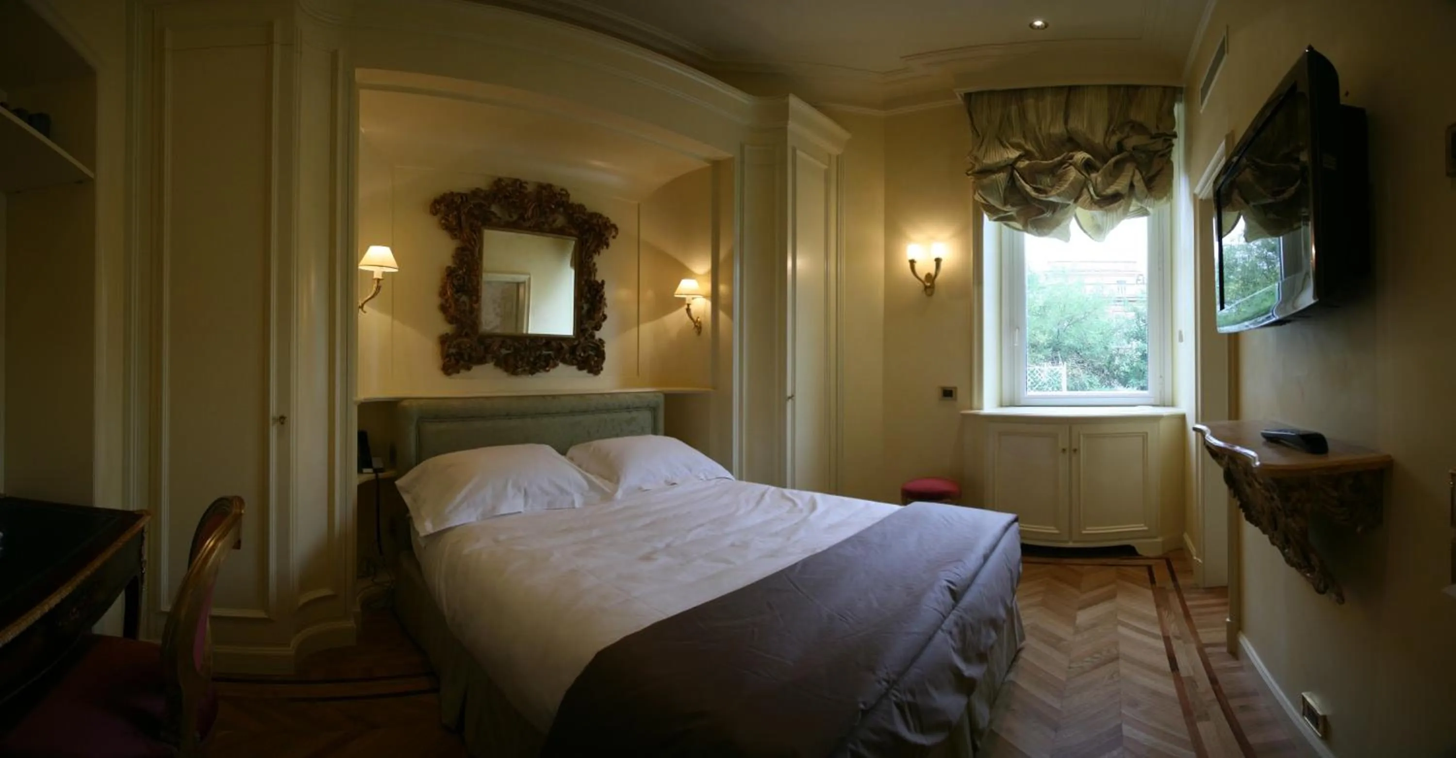 Photo of the whole room, Bed in Hotel Villa Duse