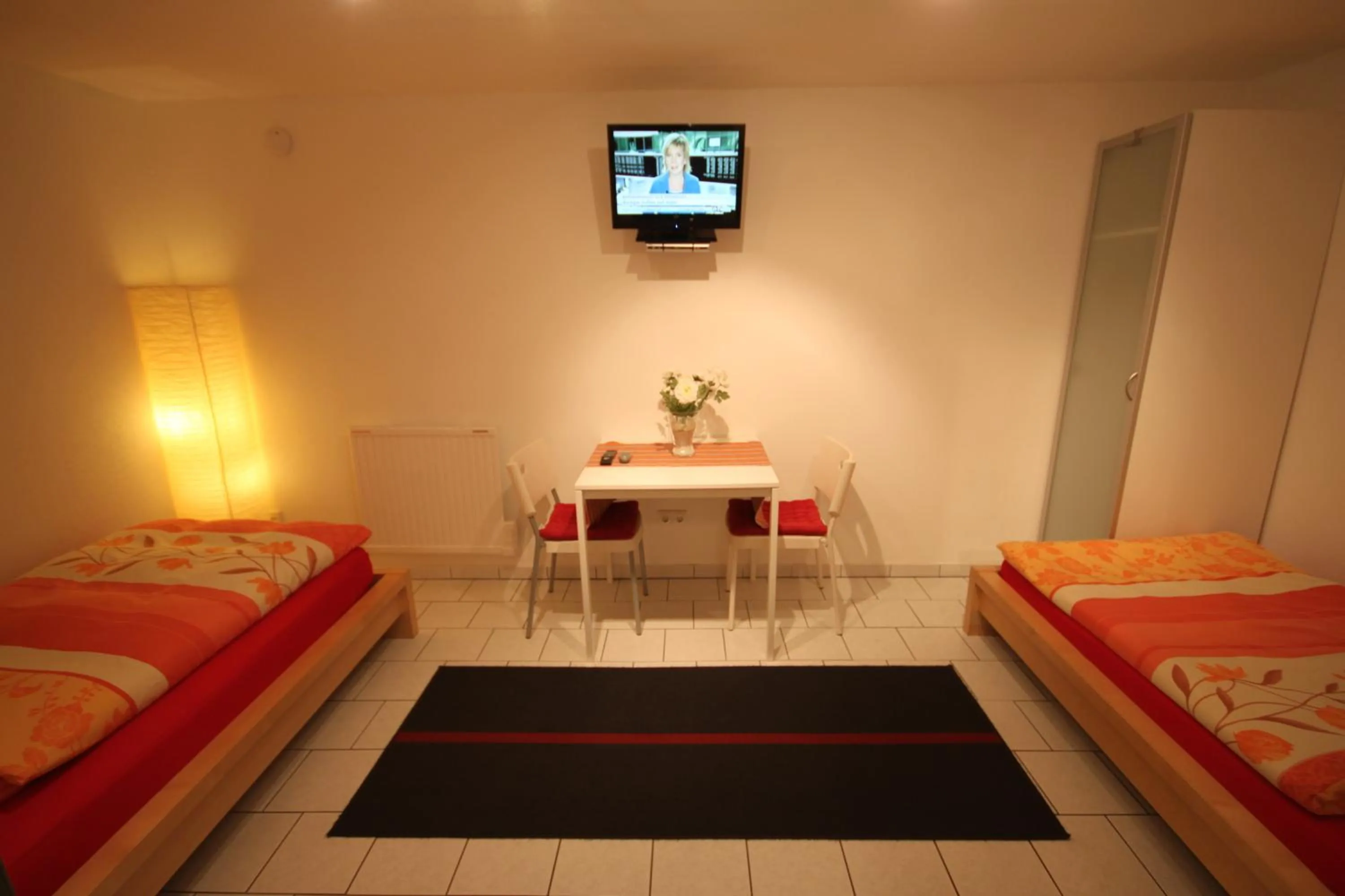 Dining area, Bed in Pension Lamme