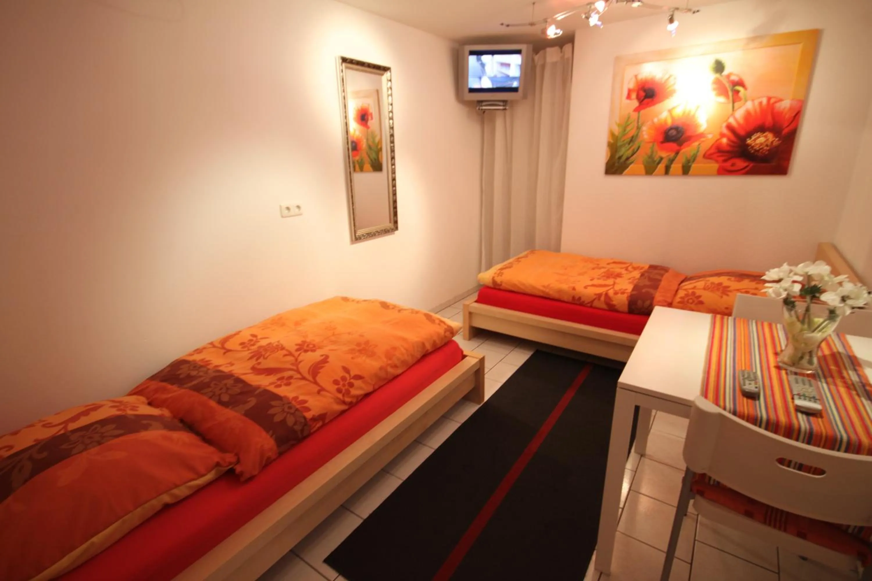 Dining area, Bed in Pension Lamme