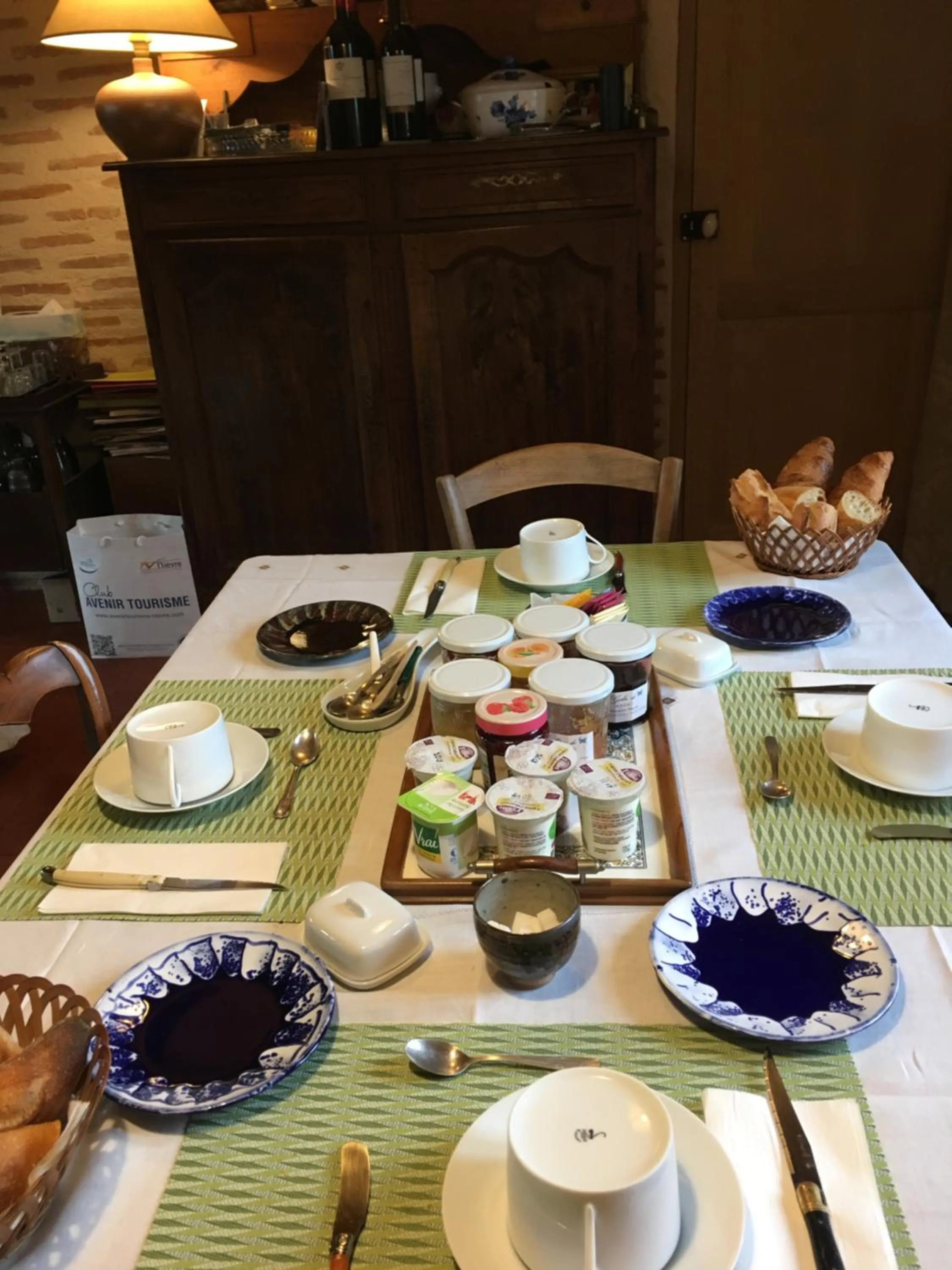 Breakfast in La Thibaude - Livry