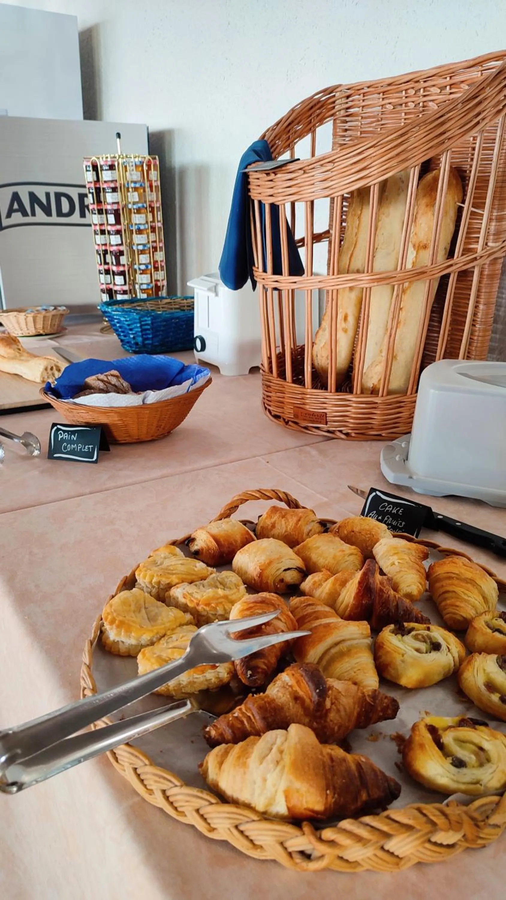Breakfast in Hotel Restaurant Miramar L'orchidée