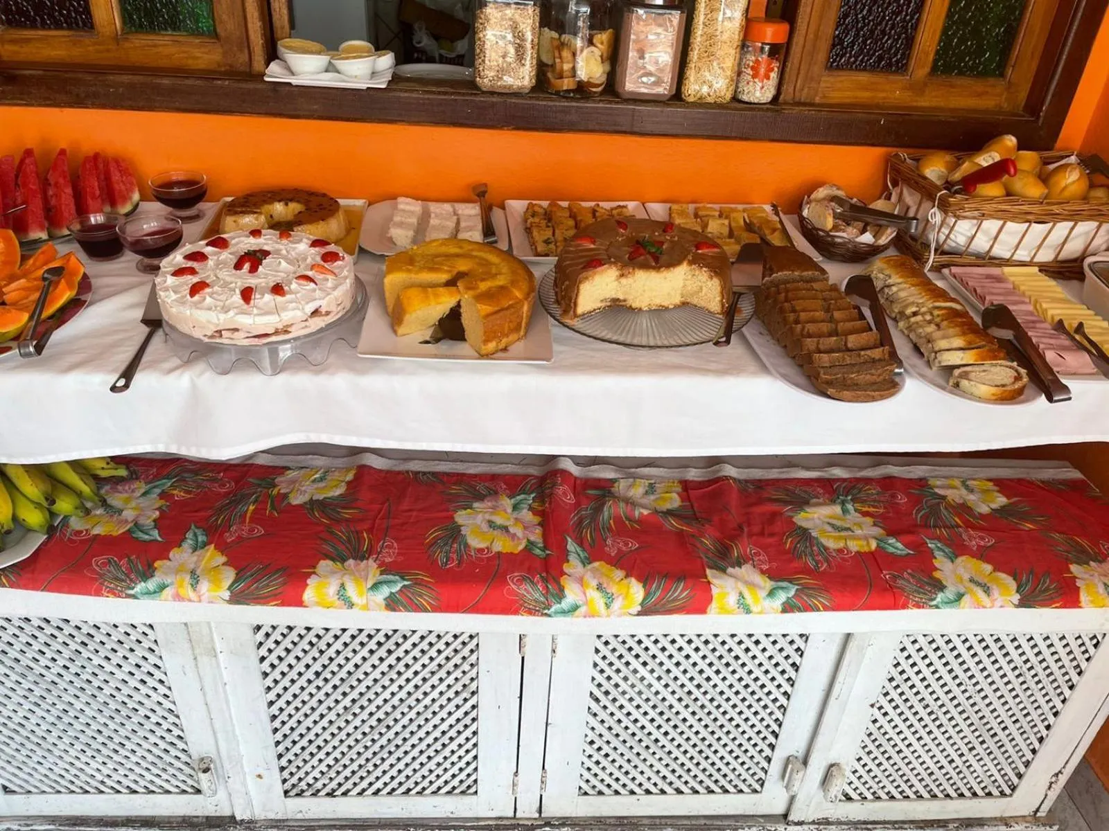 Buffet breakfast in Pousada do Carlos