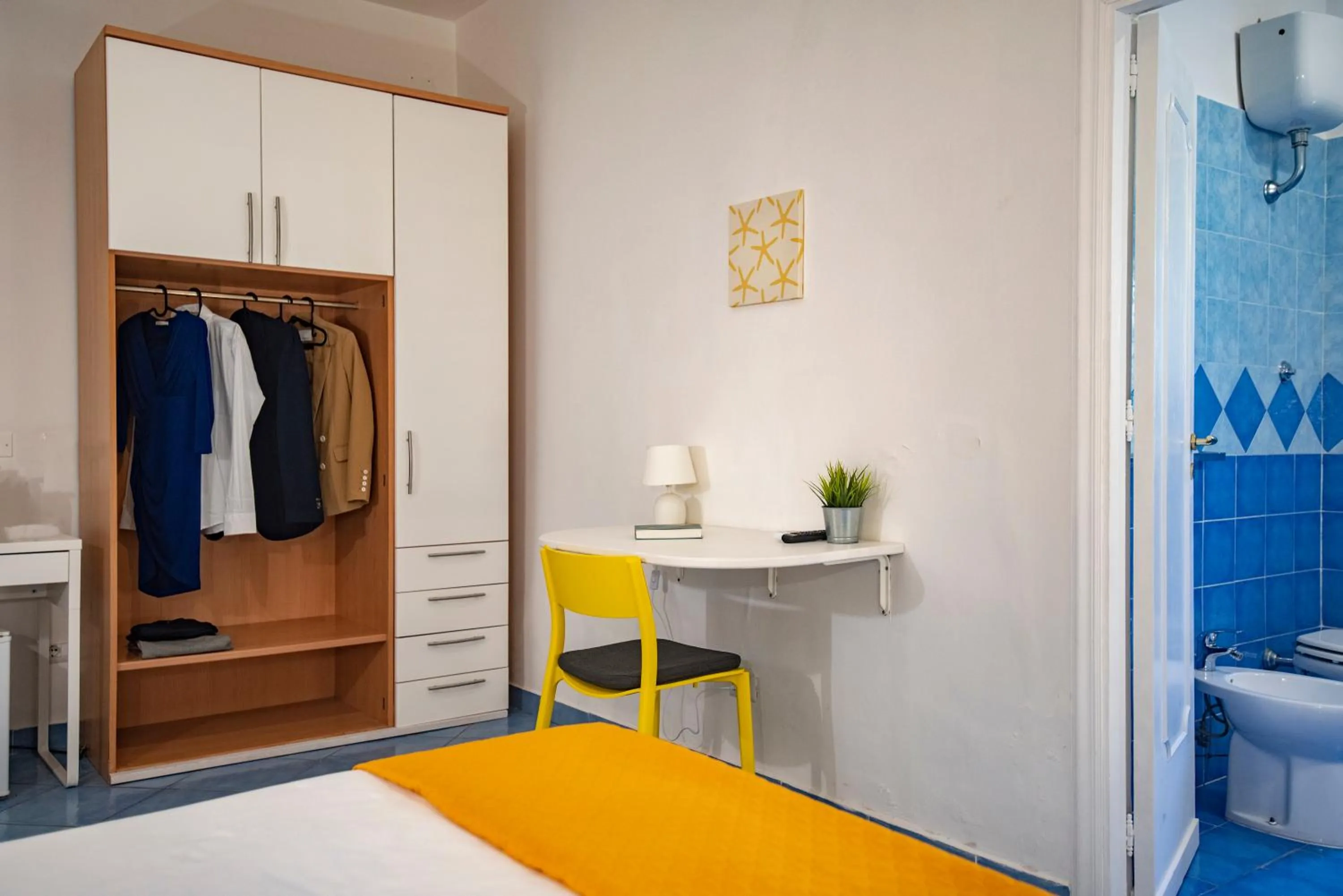 Toilet, Bed in Sonnino B&B