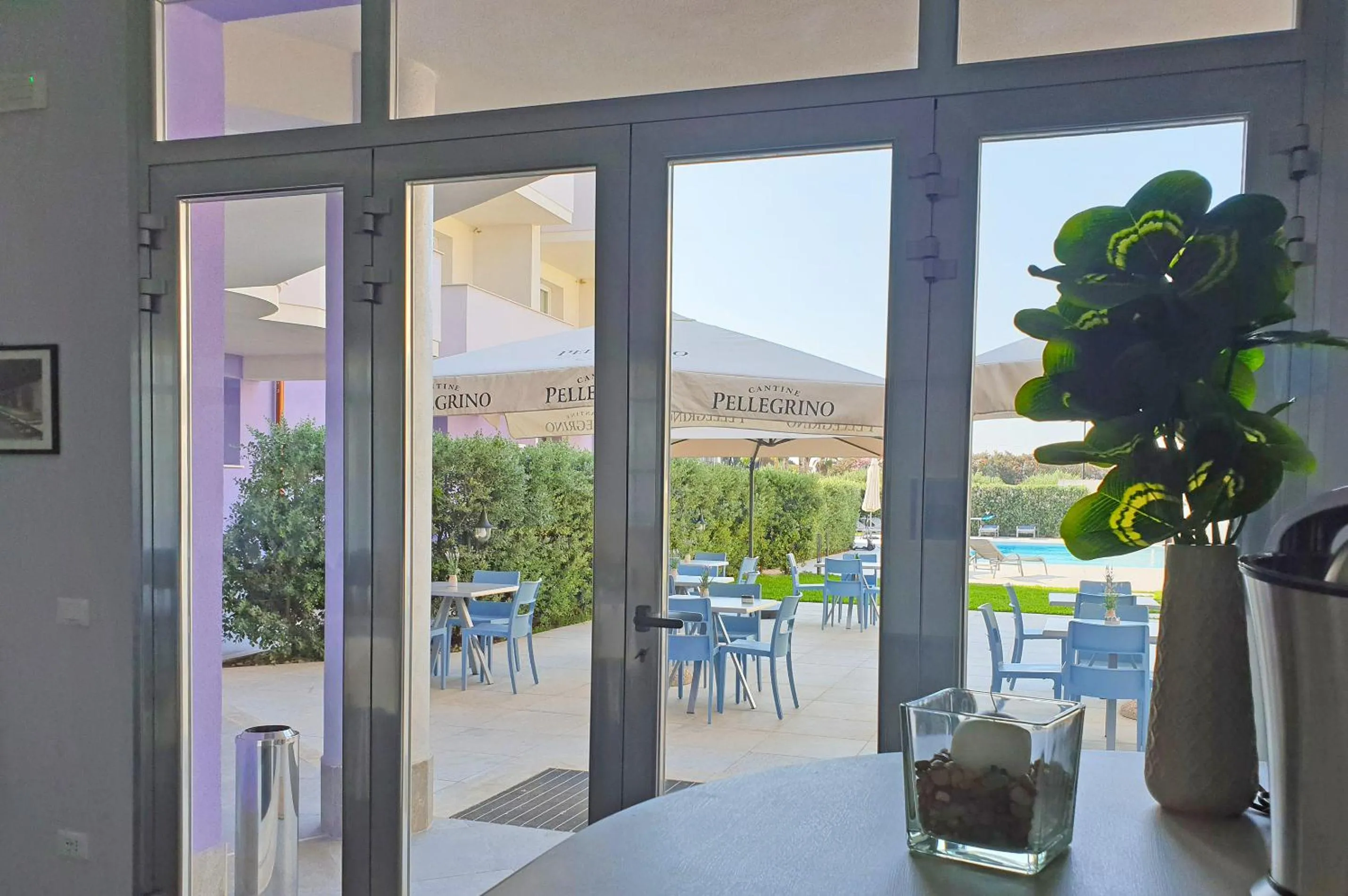 Restaurant/places to eat in Travini Hotel Residence