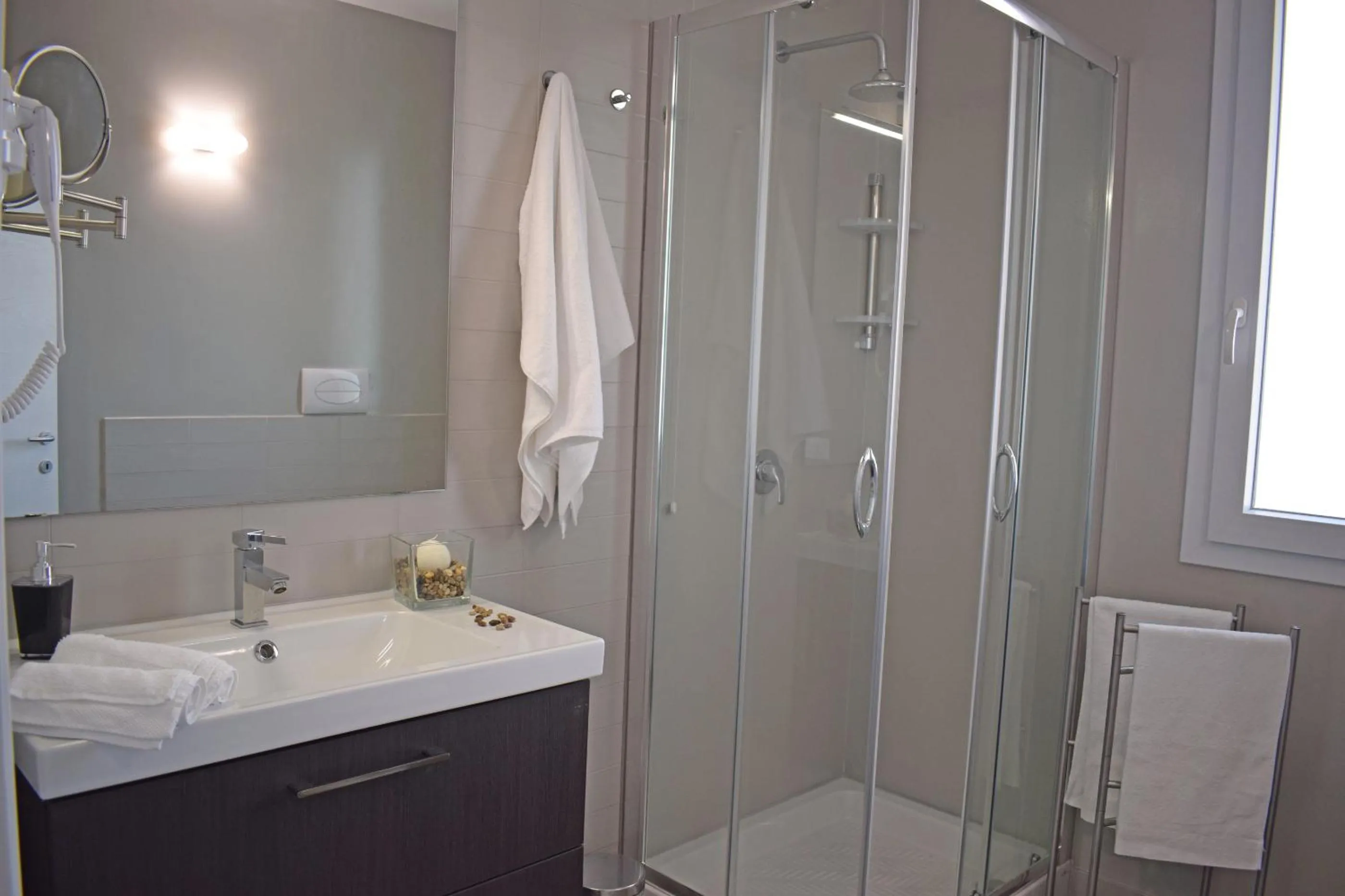 Shower in Travini Hotel Residence