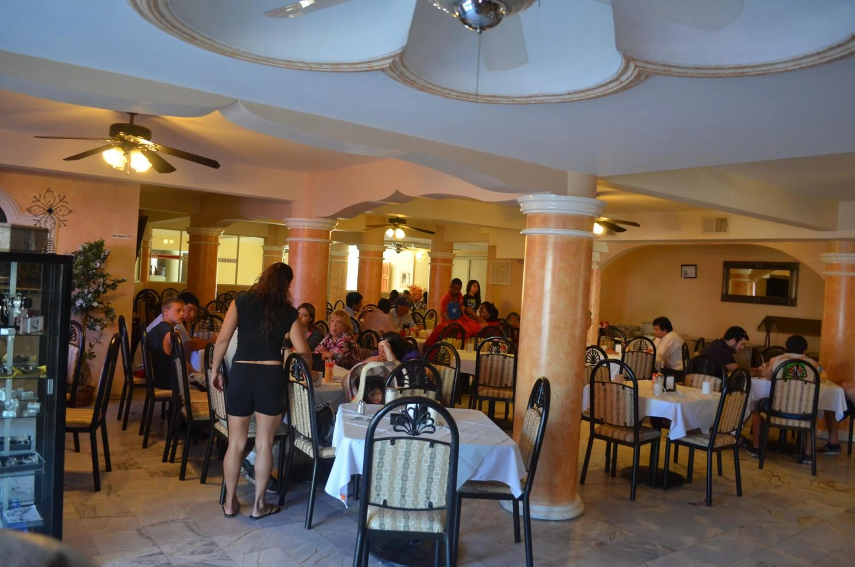 Restaurant/places to eat in Hotel Paraiso