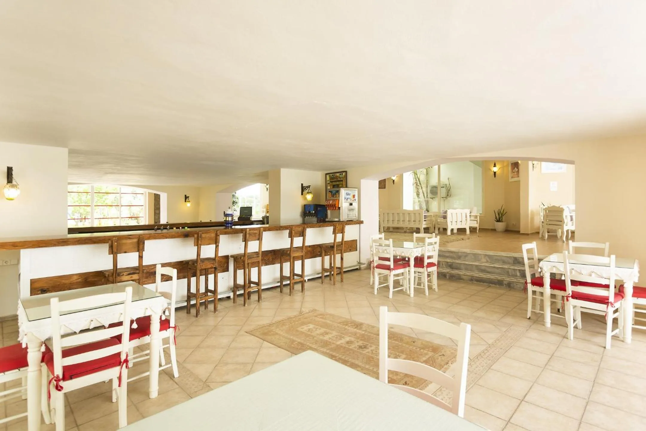 Restaurant/places to eat in Club Muskebi