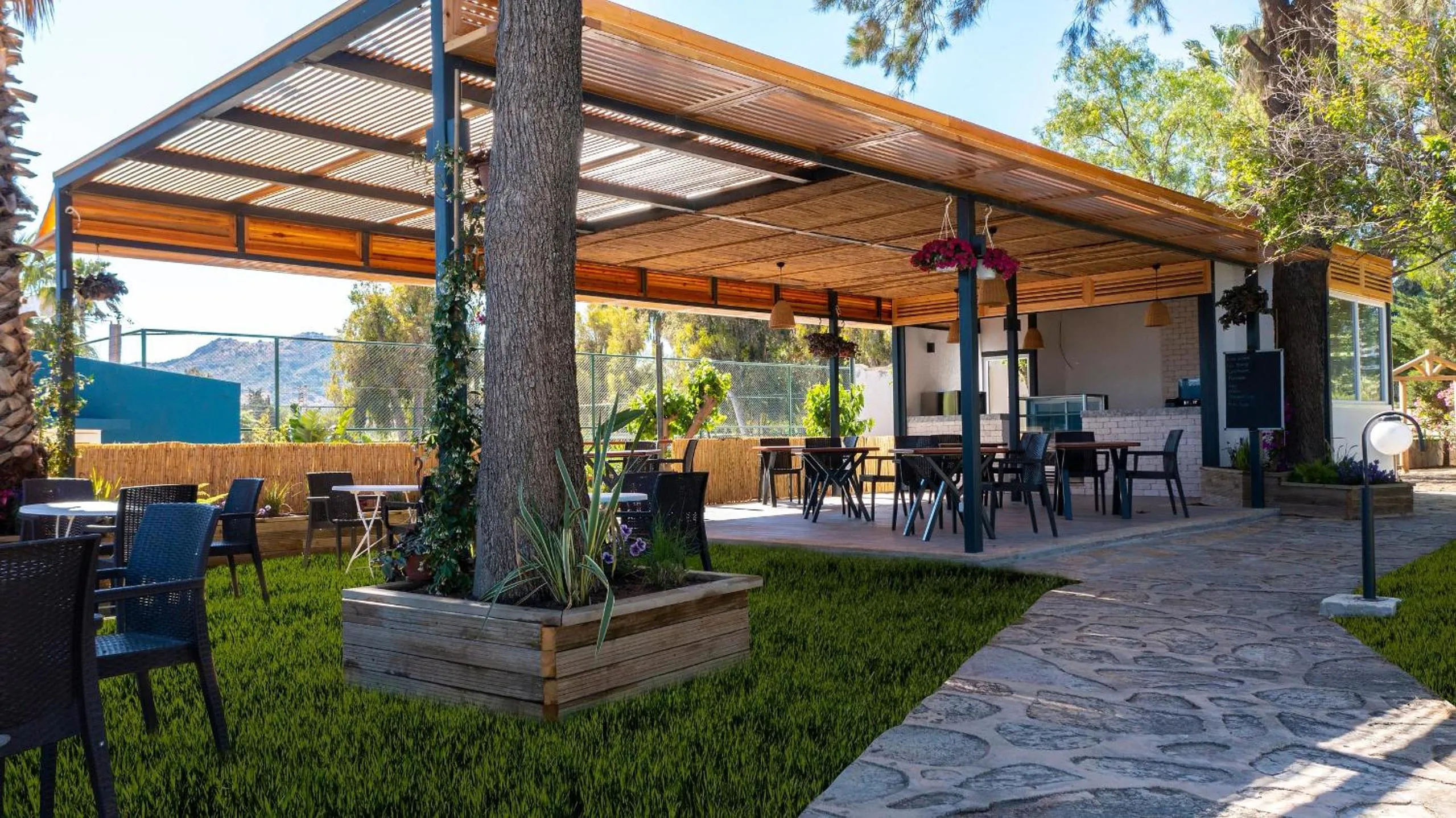 Restaurant/places to eat in Club Muskebi