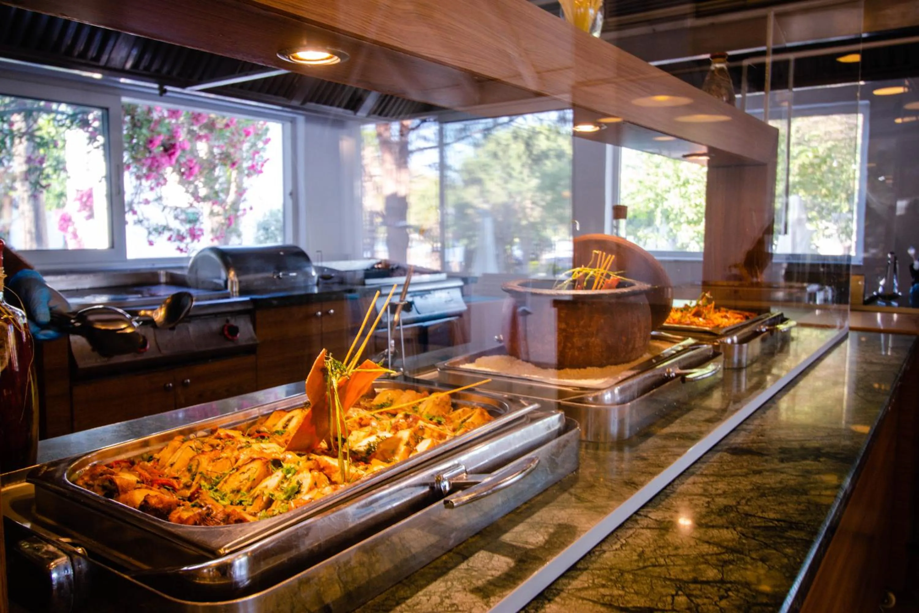 Restaurant/places to eat in Club Muskebi