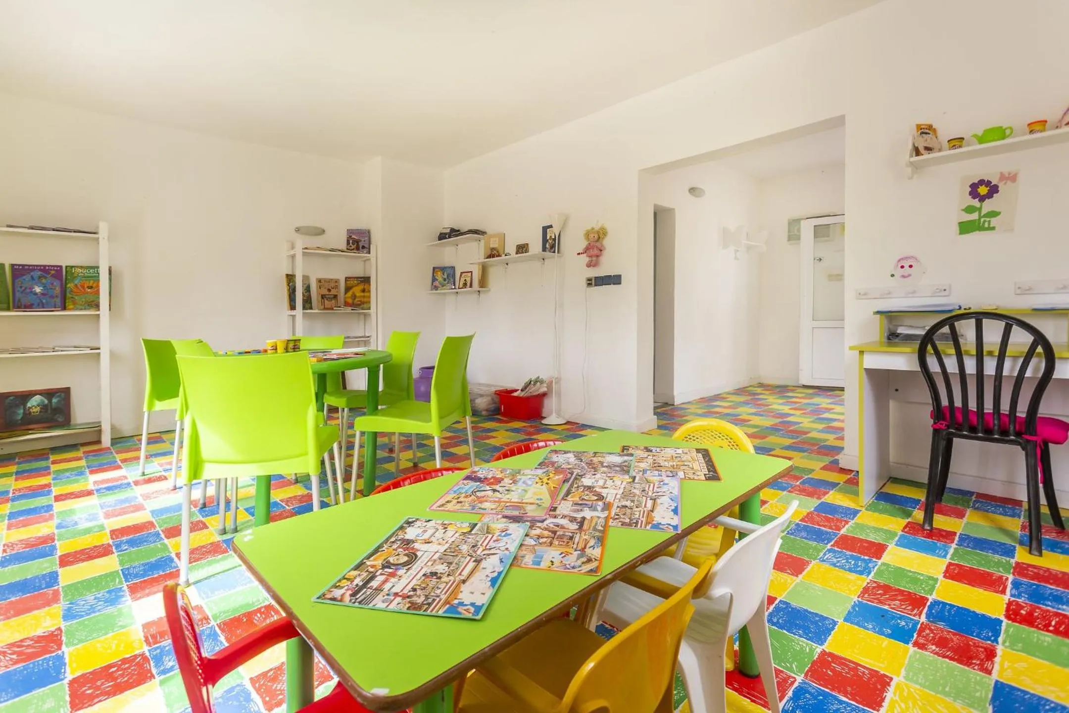 Restaurant/places to eat in Club Muskebi