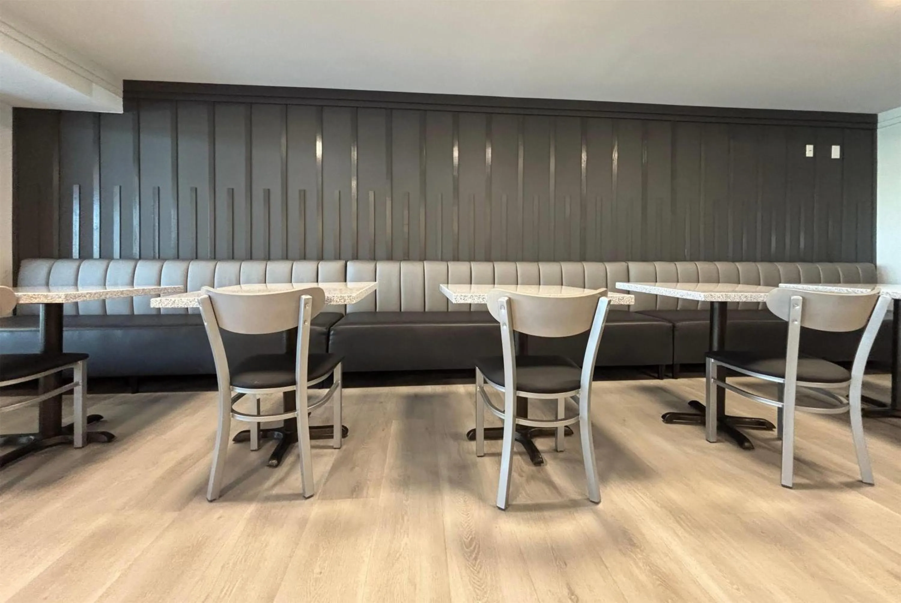 Restaurant/places to eat in Ramada by Wyndham Springfield North