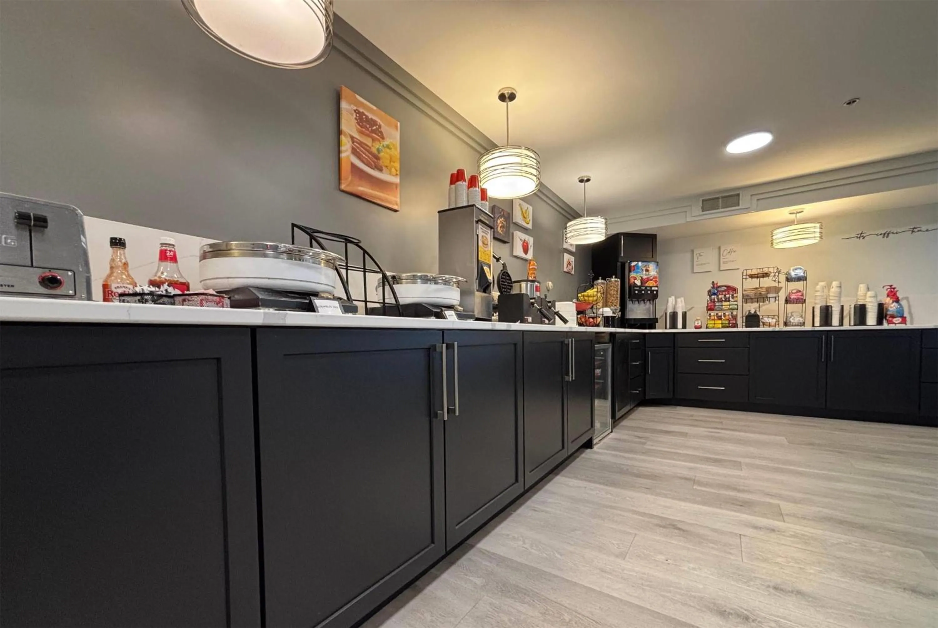 Restaurant/places to eat in Ramada by Wyndham Springfield North