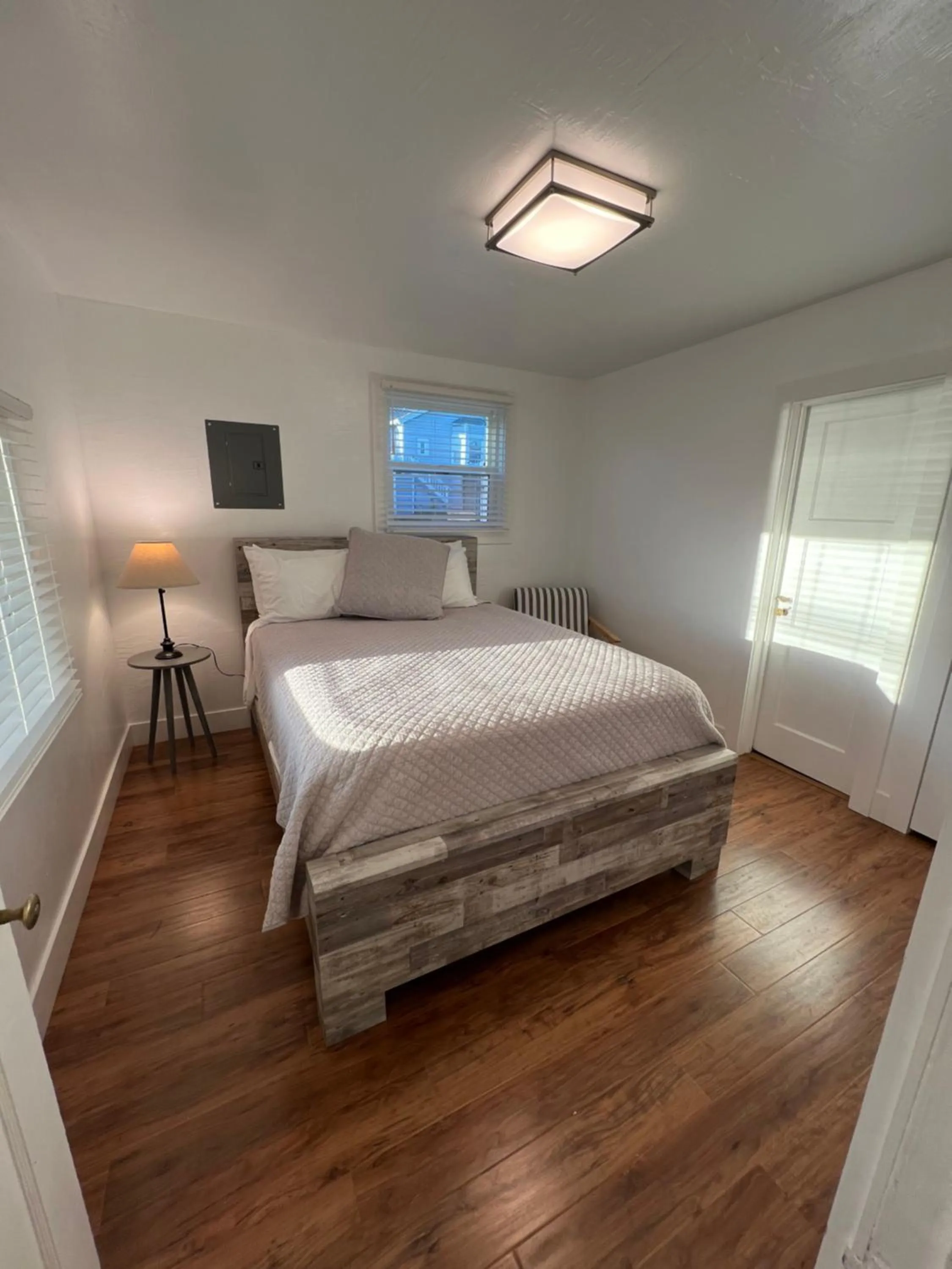 Bed in Valley Ford Hotel