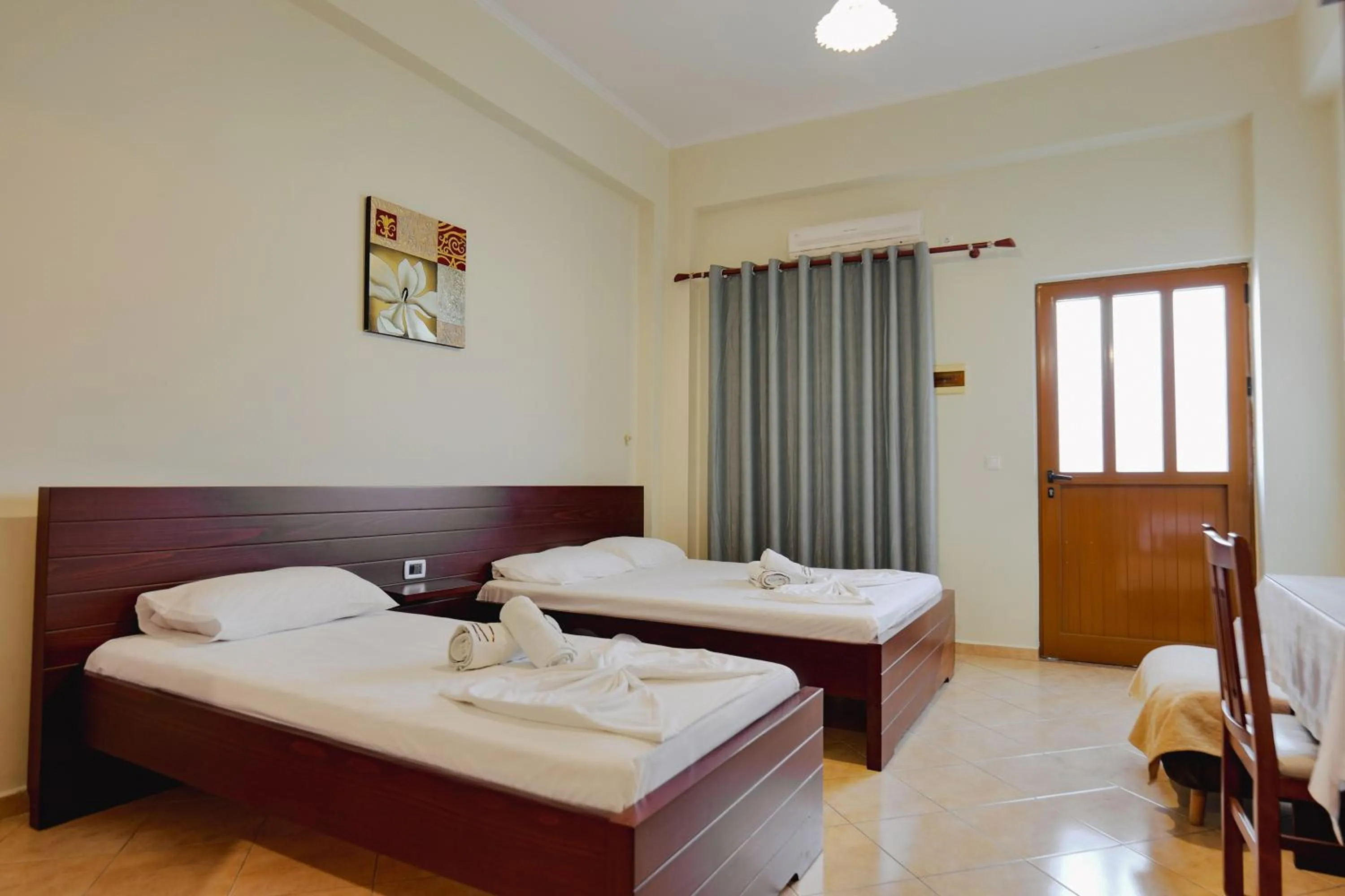 Bed in Hotel Milo Ksamil