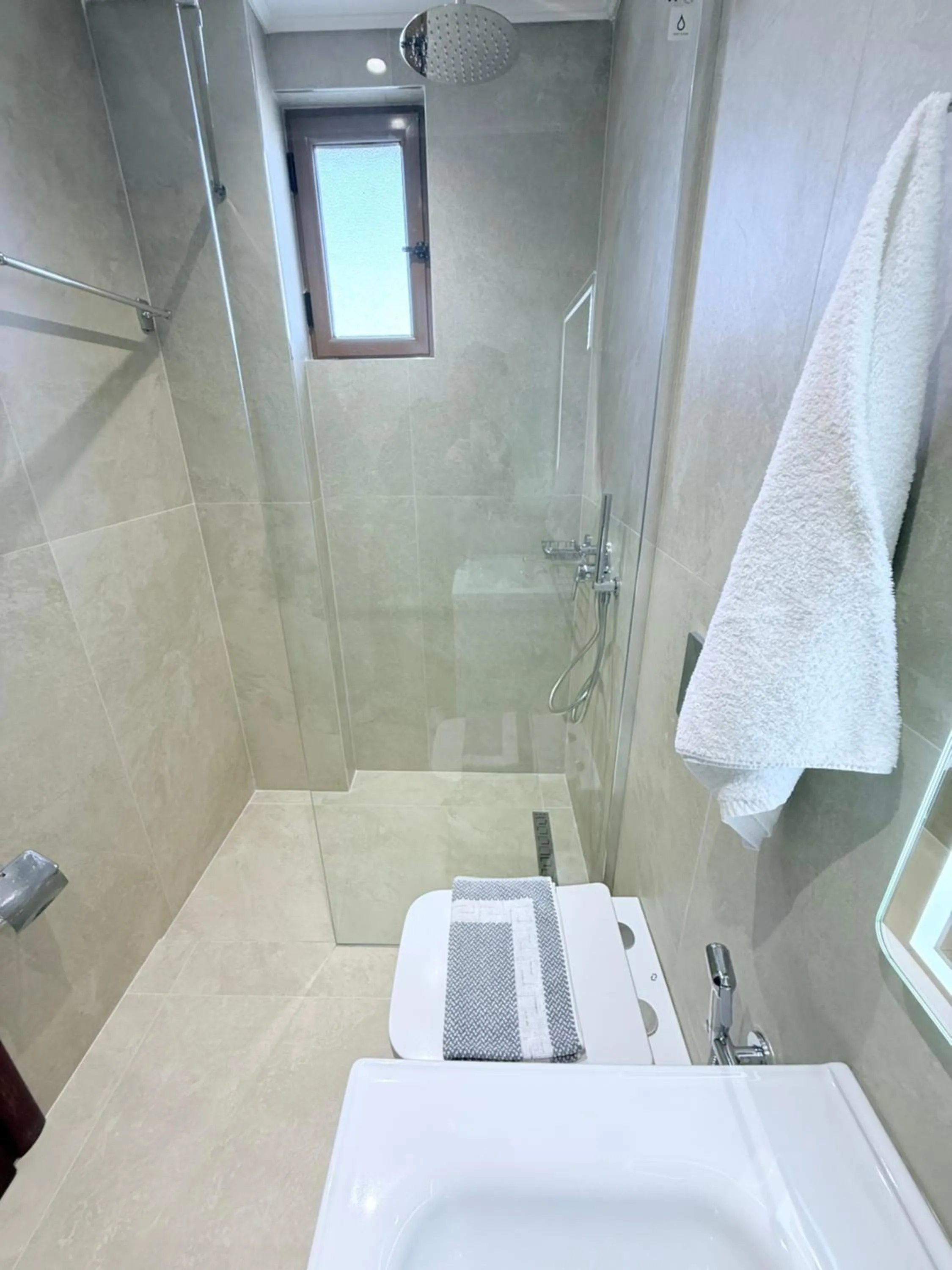 Shower in Hotel Milo Ksamil