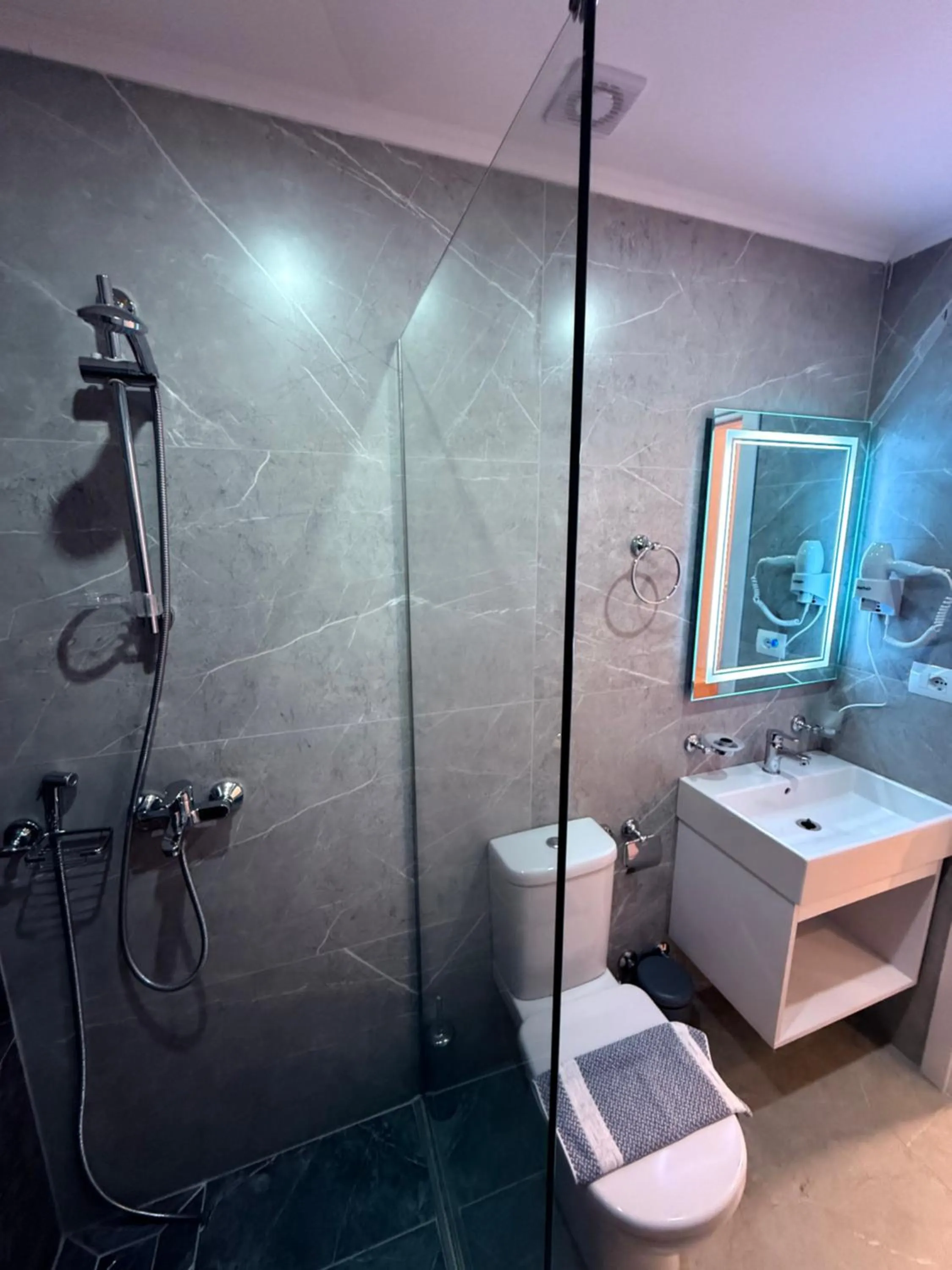 Shower in Hotel Milo Ksamil