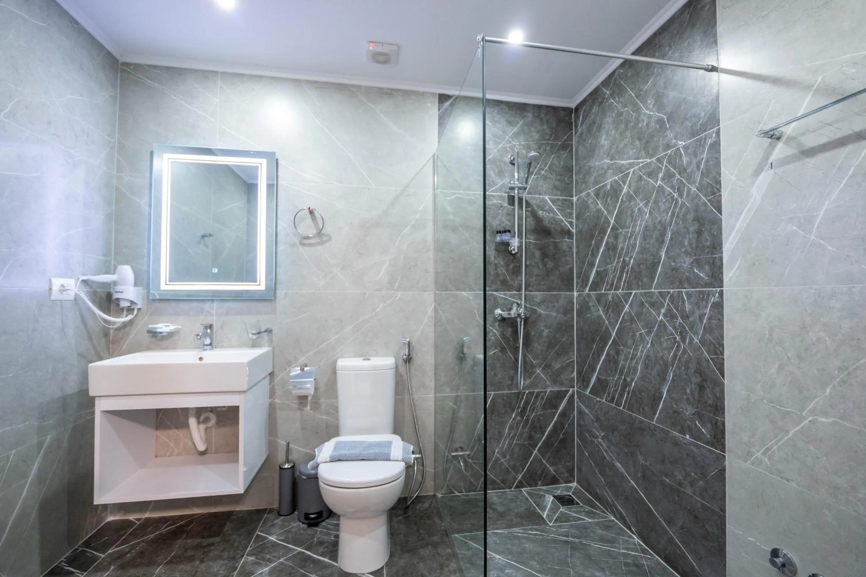 Bathroom in Hotel Milo Ksamil