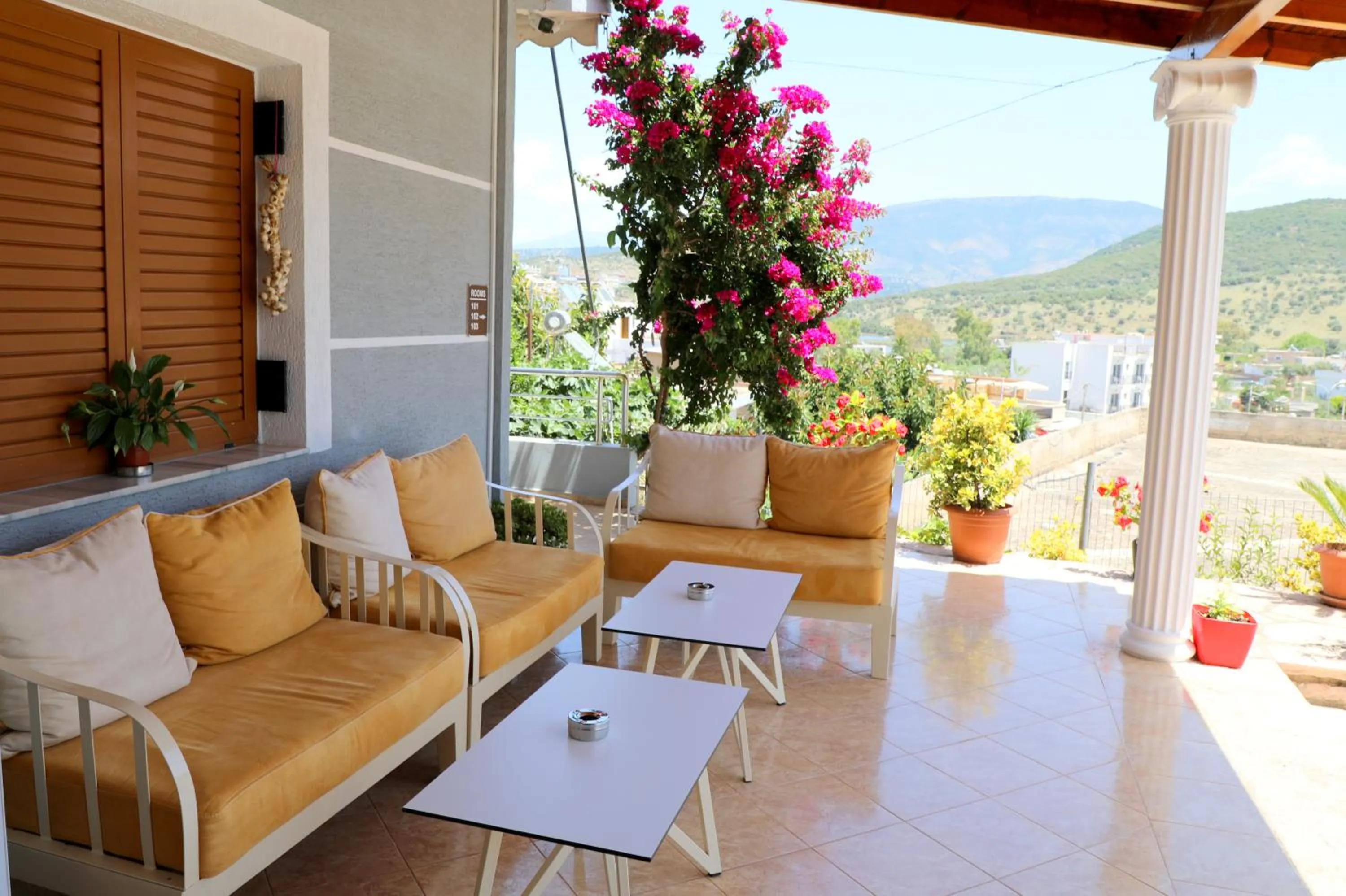 Seating area in Hotel Milo Ksamil