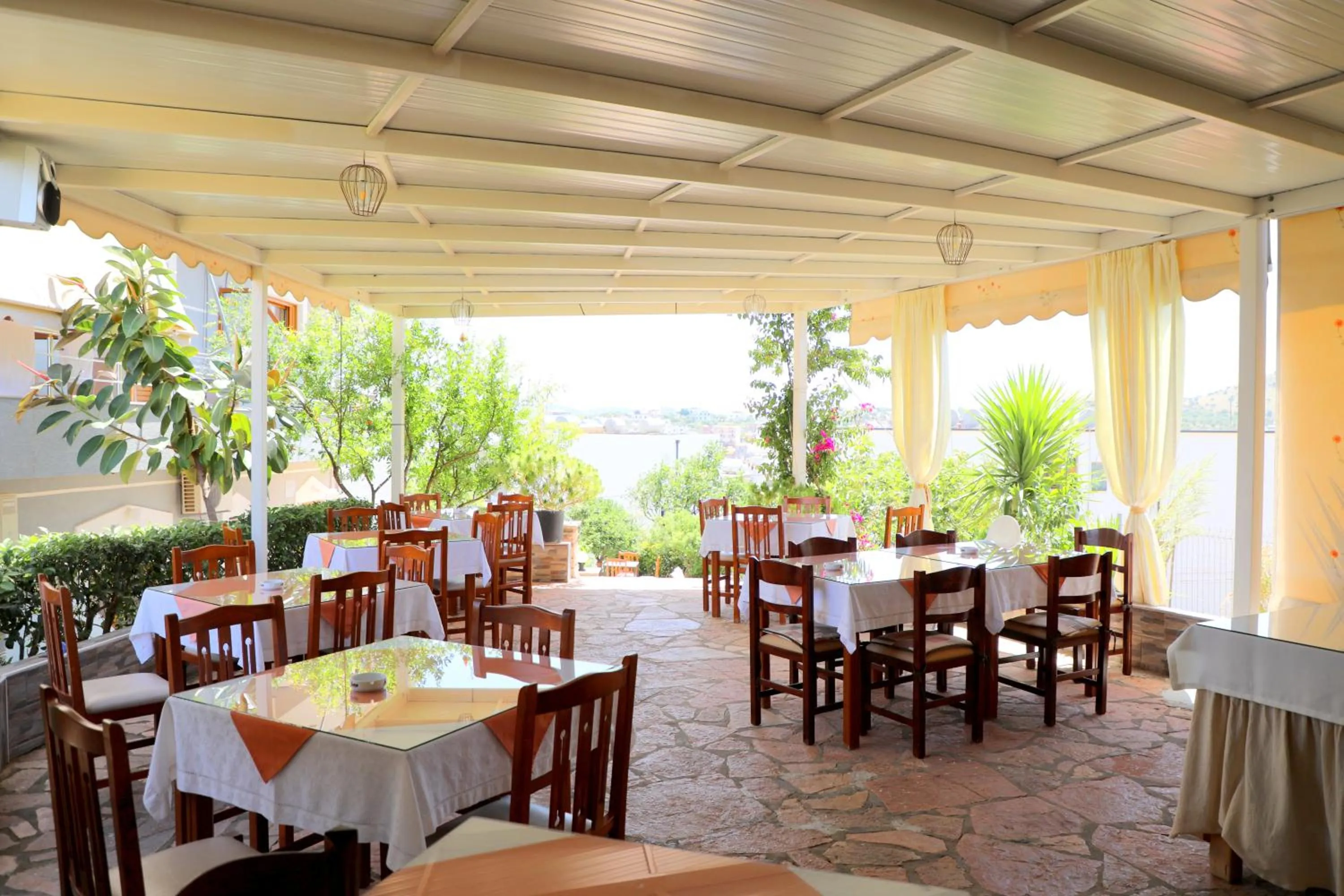 Dining area in Hotel Milo Ksamil