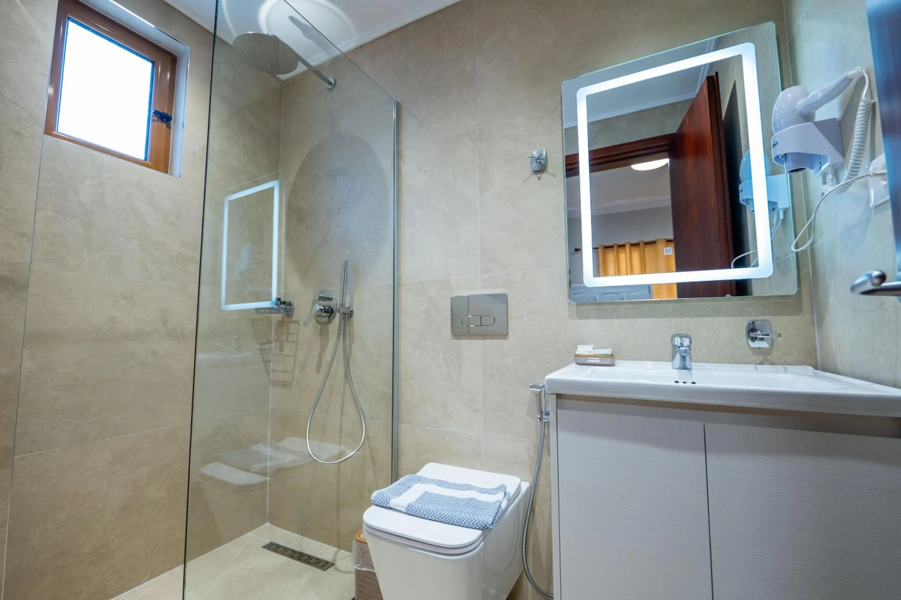 Bathroom in Hotel Milo Ksamil