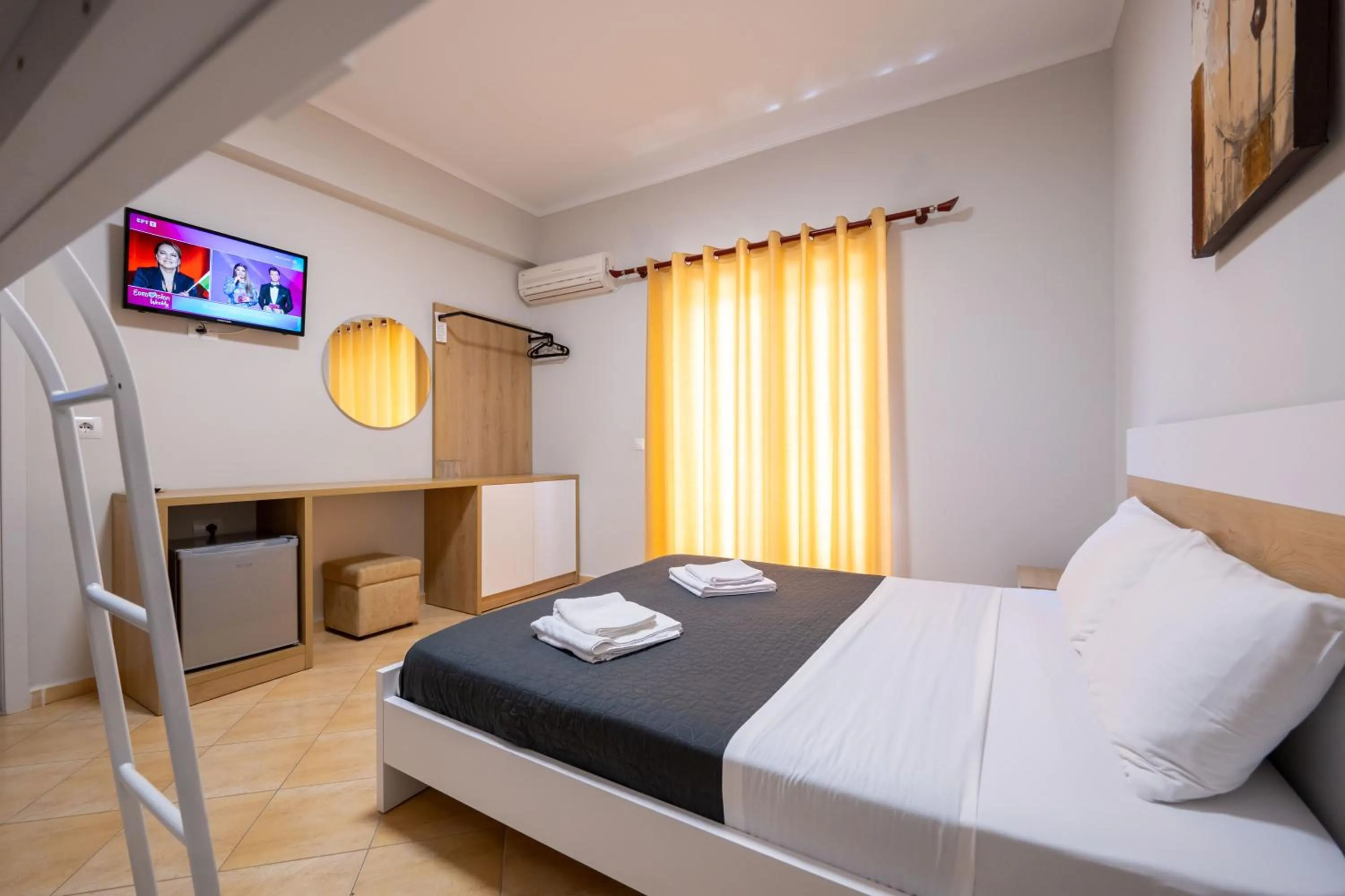 Bed in Hotel Milo Ksamil