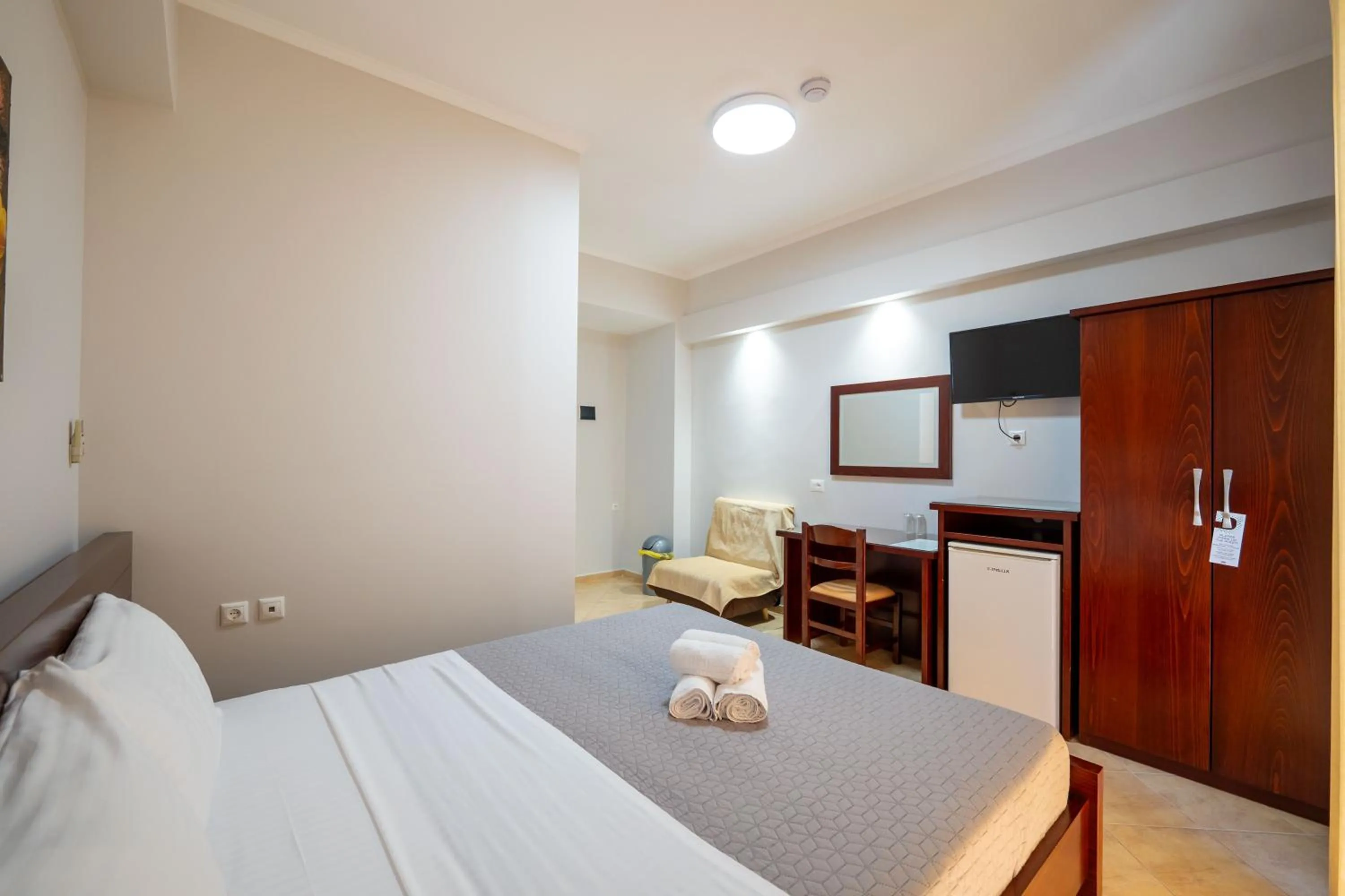 TV and multimedia, Bed in Hotel Milo Ksamil