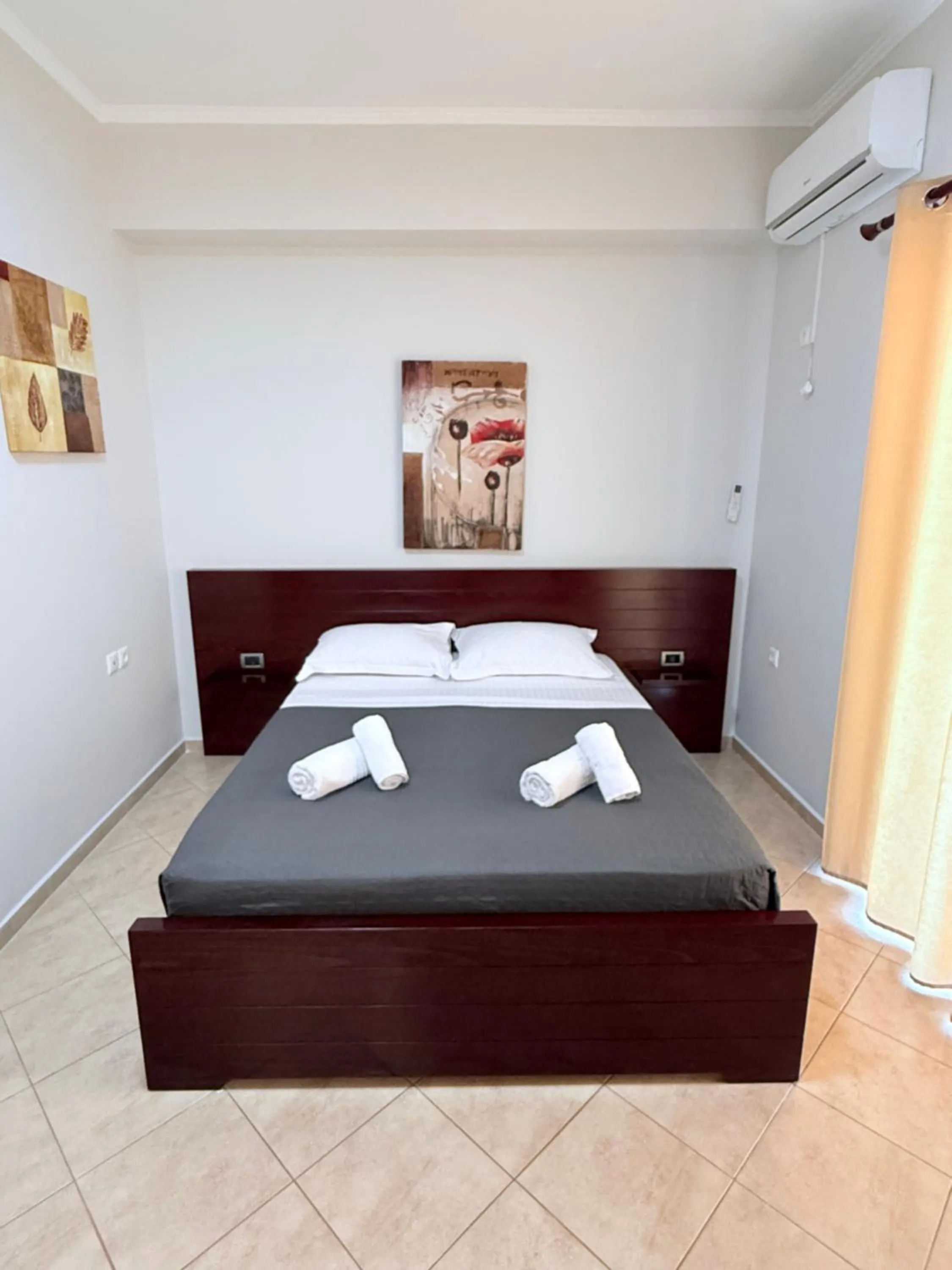 Bed in Hotel Milo Ksamil