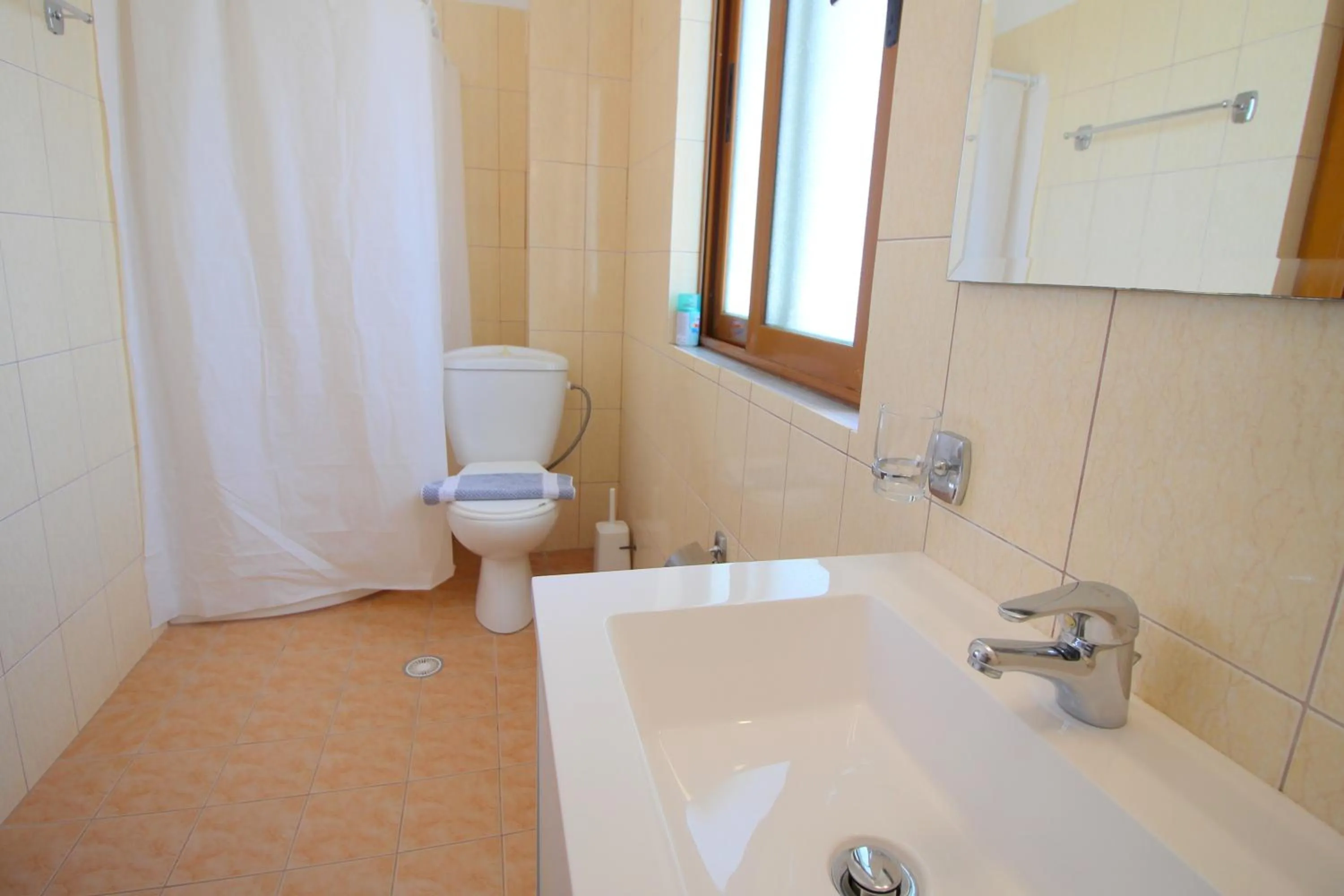 Shower in Hotel Milo Ksamil