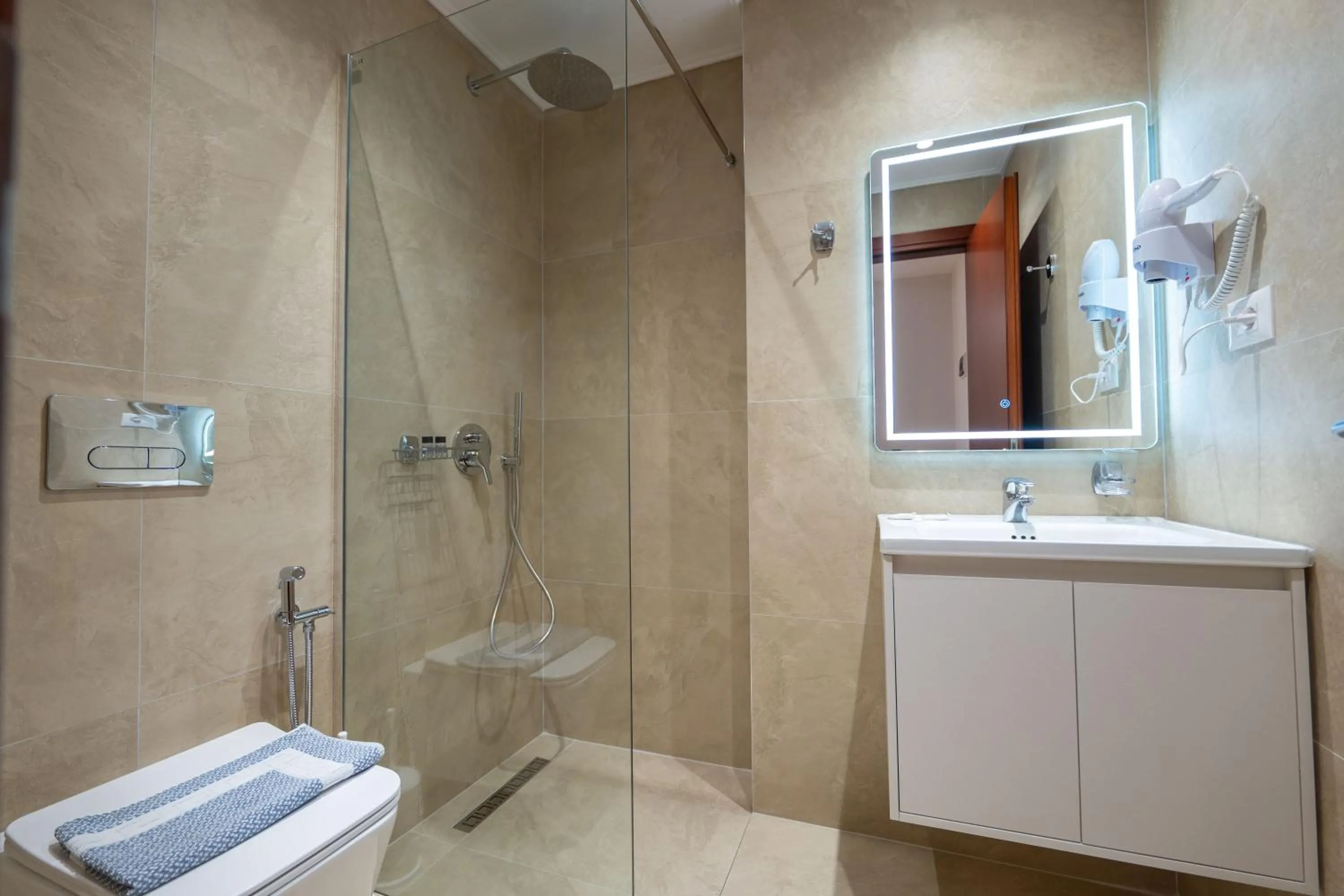 Bathroom in Hotel Milo Ksamil