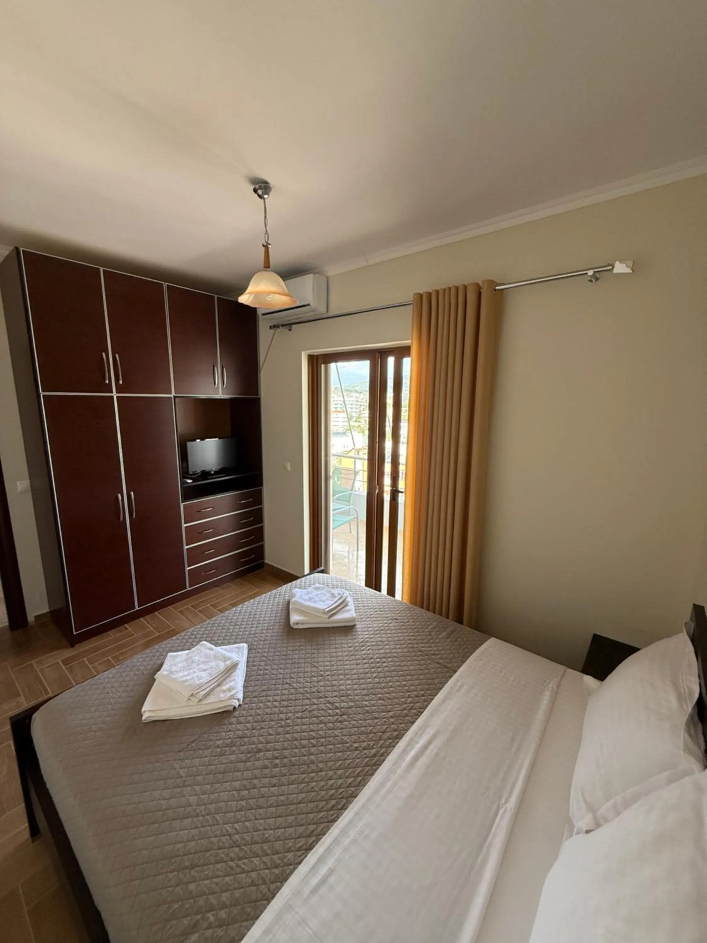 Shower, Bed in Hotel Milo Ksamil