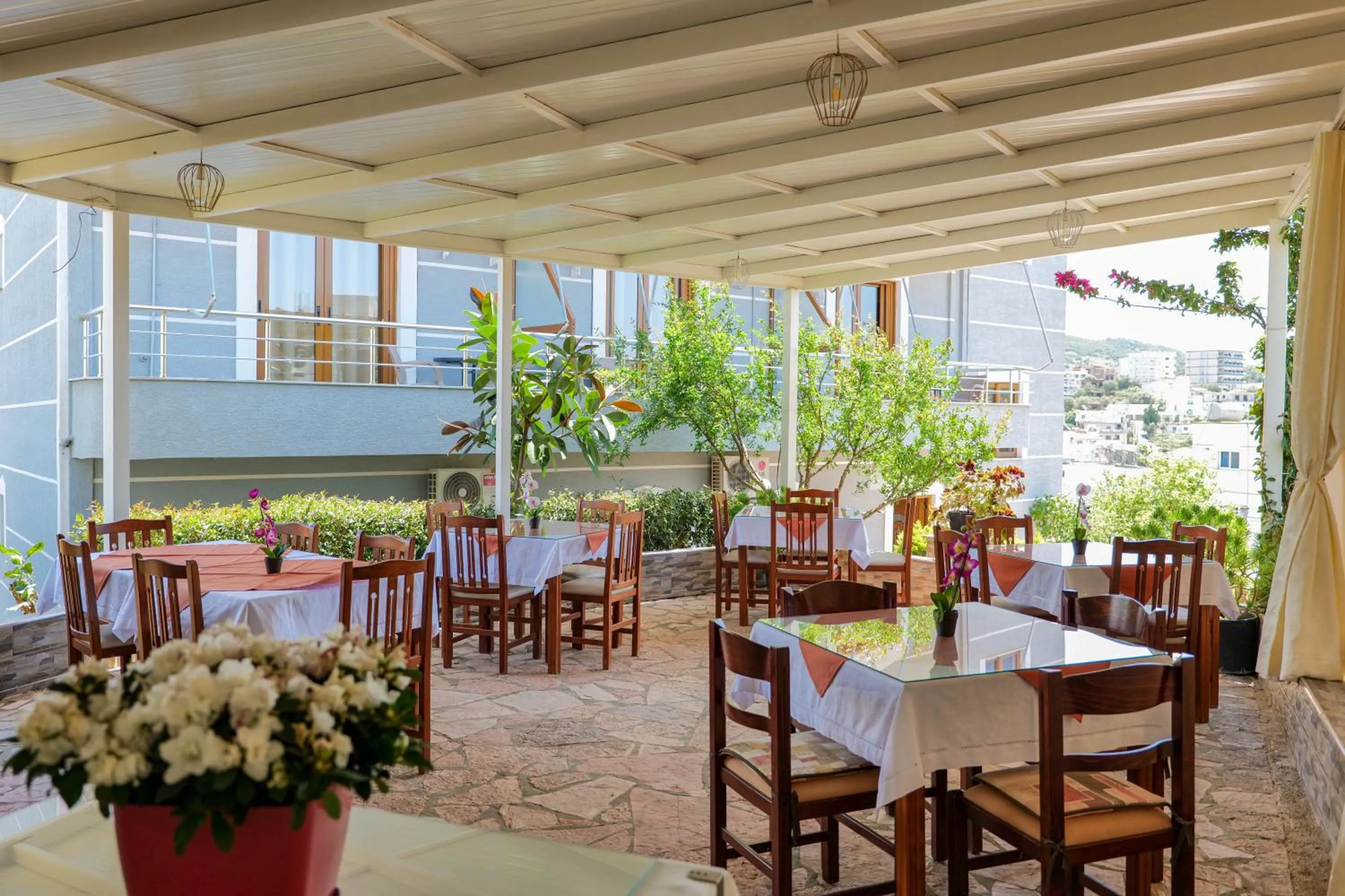 Restaurant/places to eat in Hotel Milo Ksamil